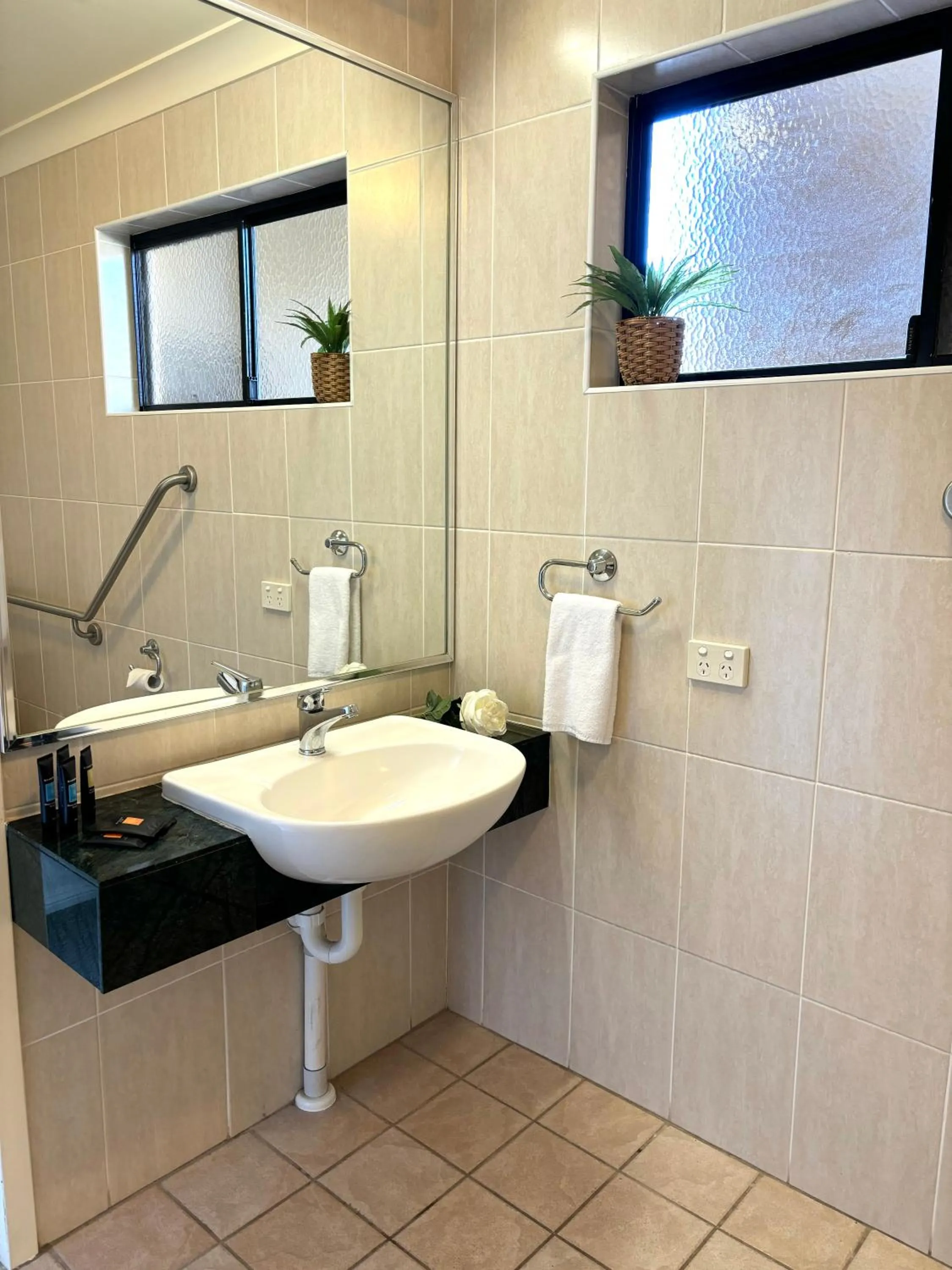 Bathroom in Turners Vineyard Motel