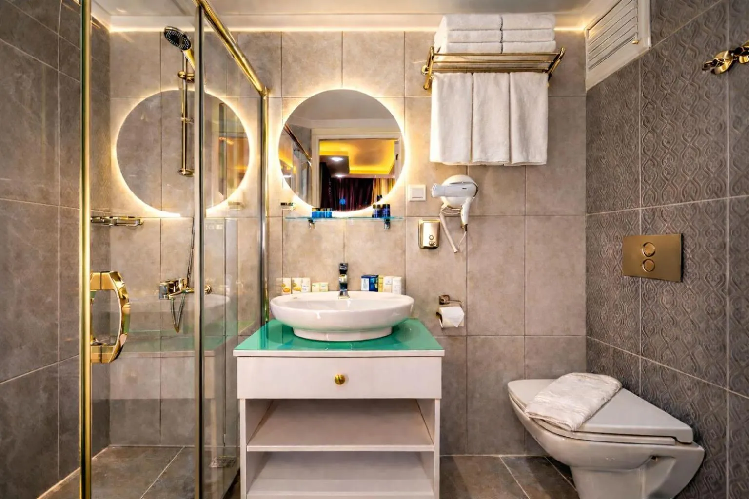 Shower in Ayasofya Hotel - Special Class