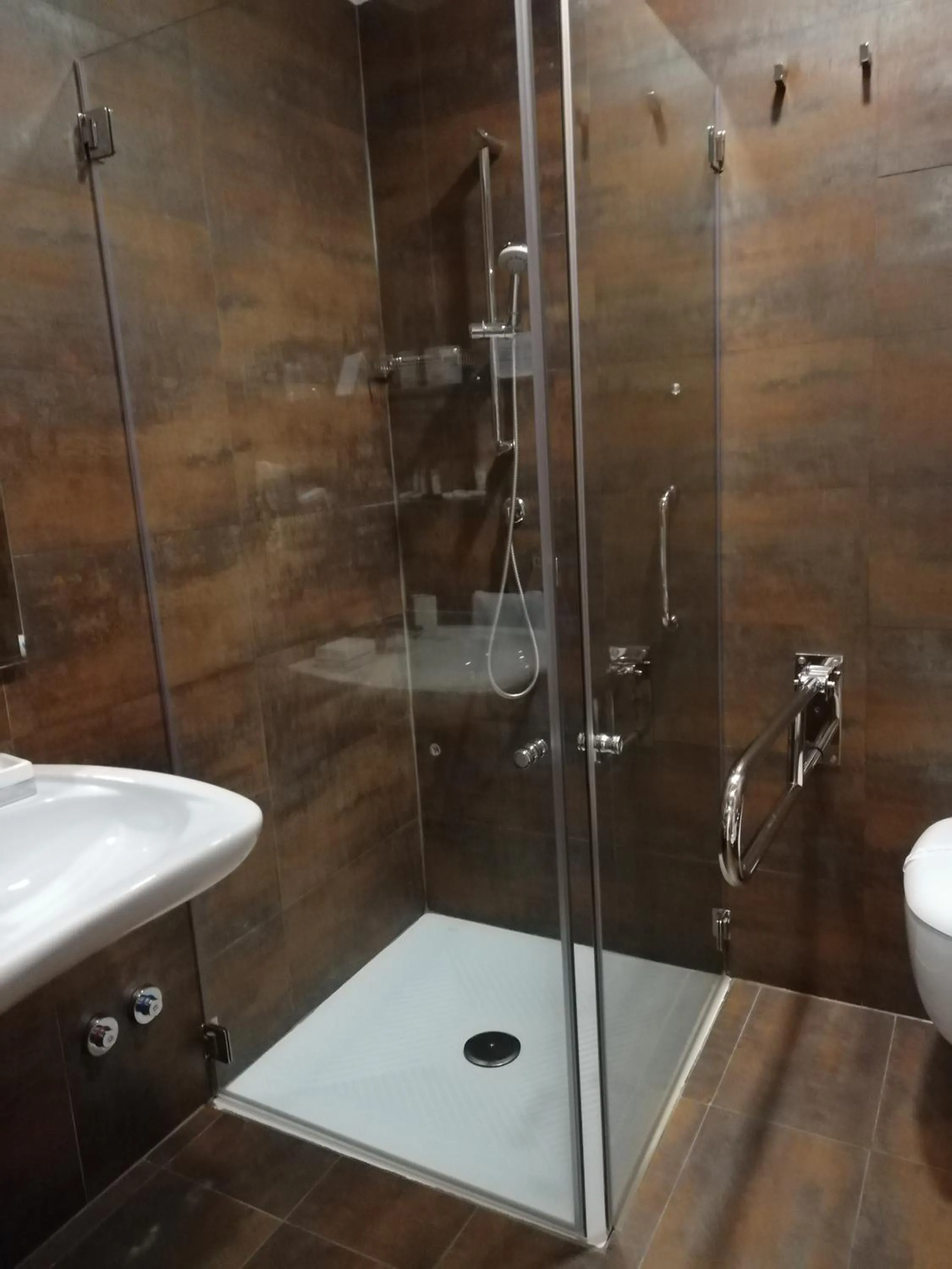 Shower in Hotel Scialì