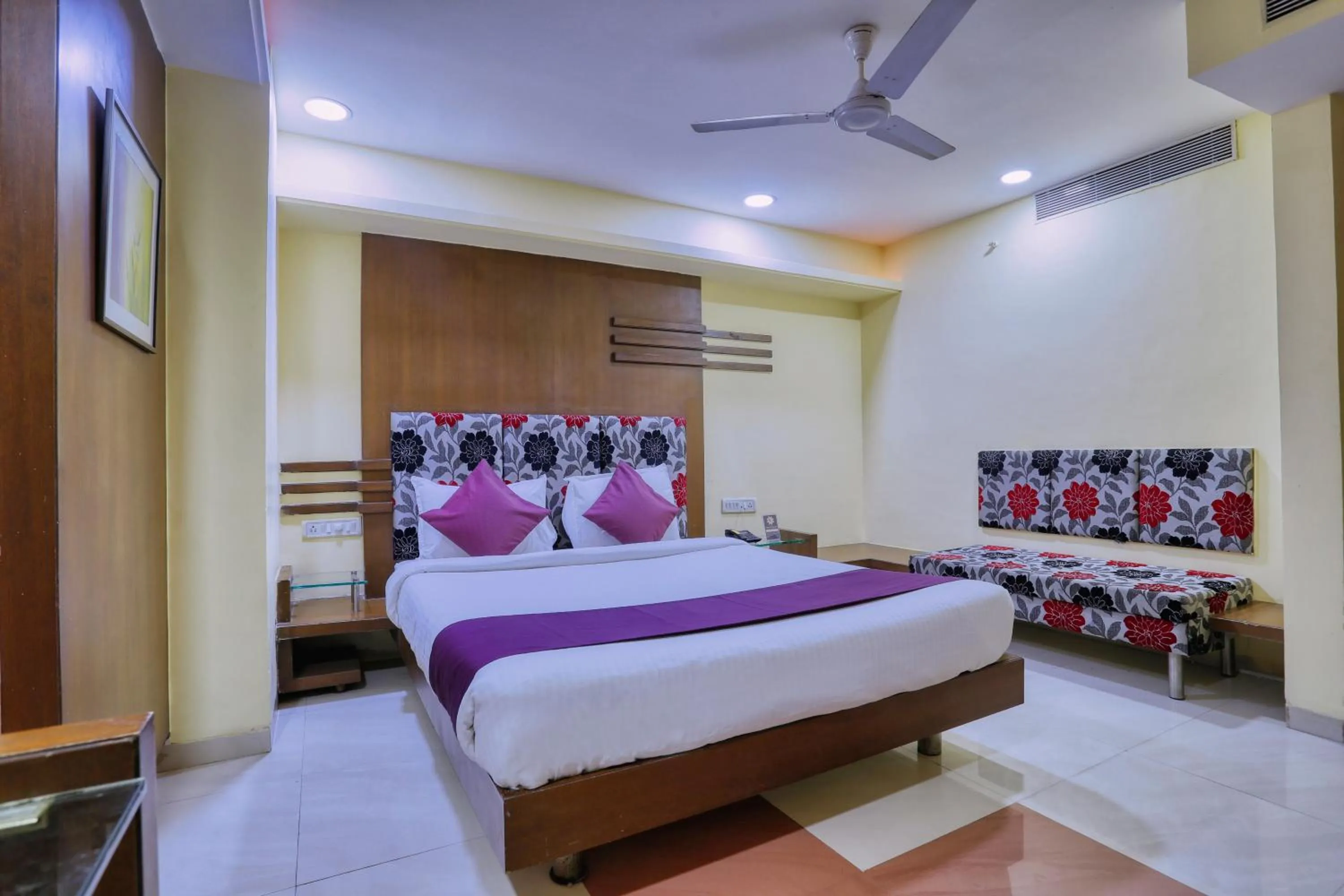 Bed in Hotel Amrit Residency