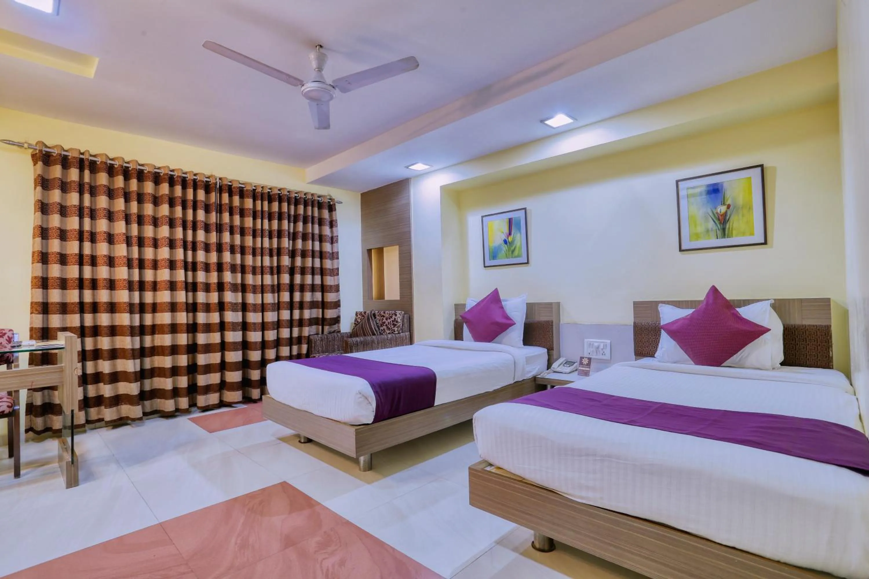 Bed in Hotel Amrit Residency