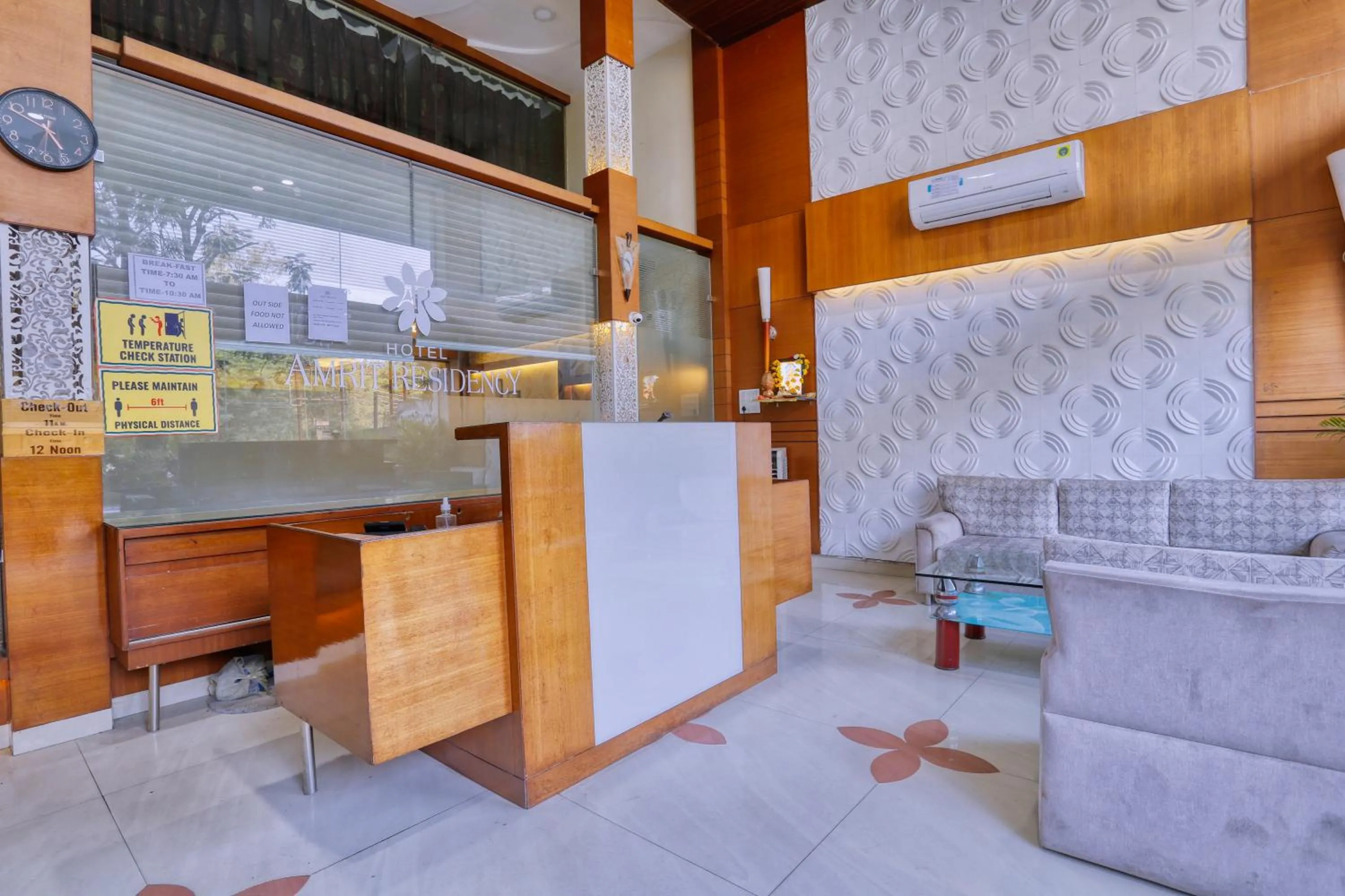 Living room in Hotel Amrit Residency