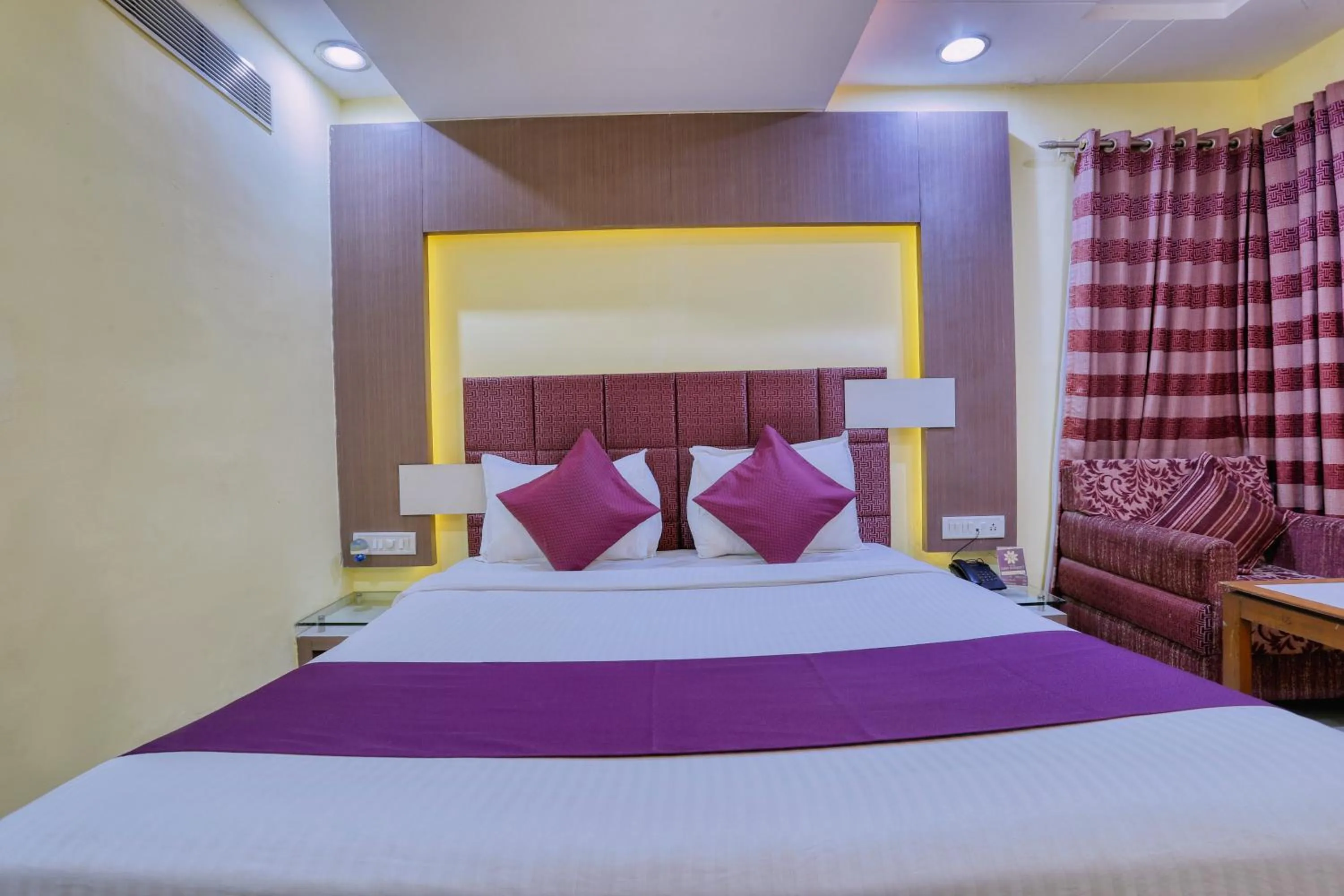 Bed in Hotel Amrit Residency