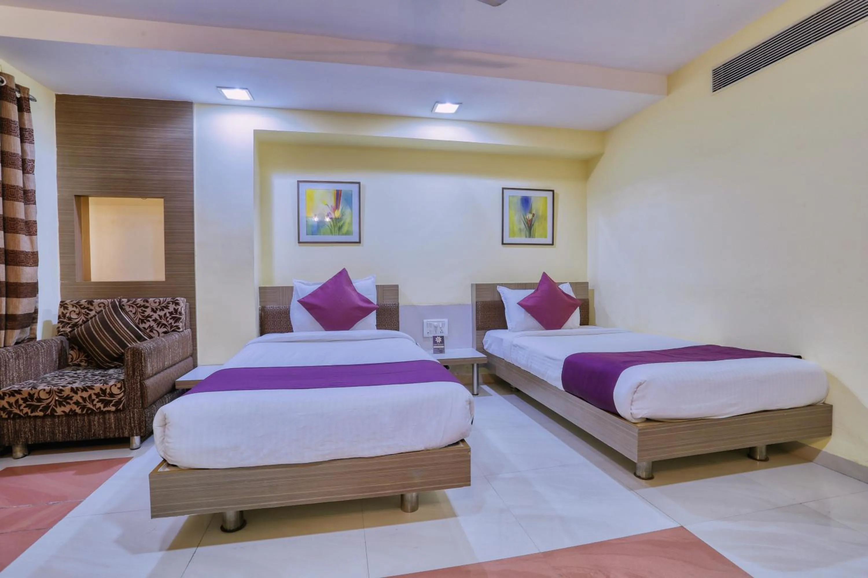 Bed in Hotel Amrit Residency