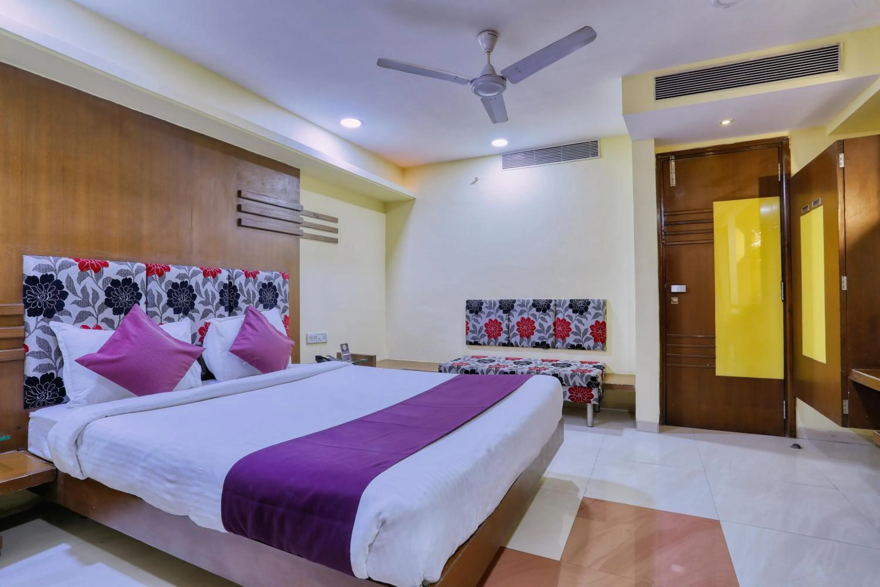 Bed in Hotel Amrit Residency