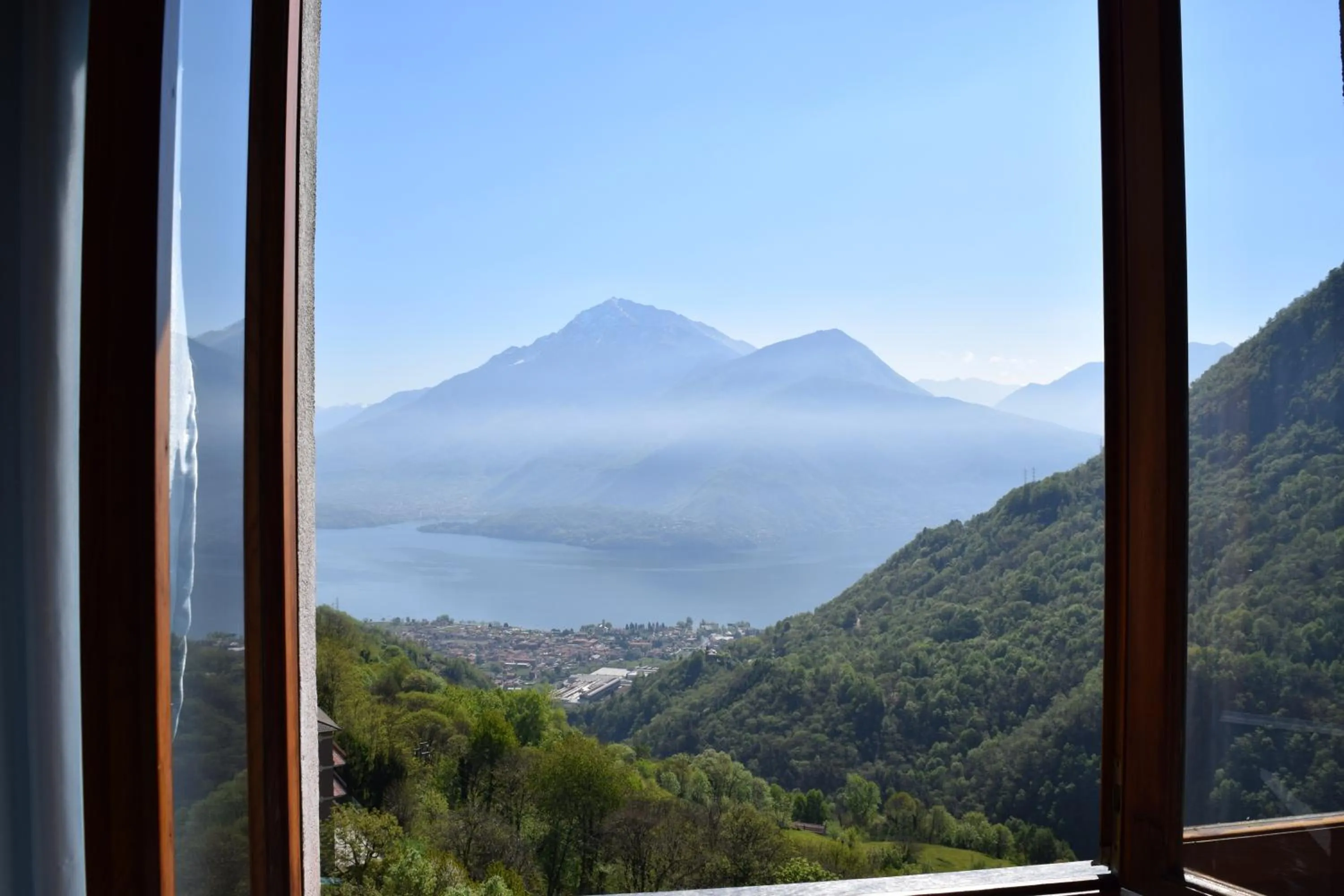 Lake view in Albergo De Jean