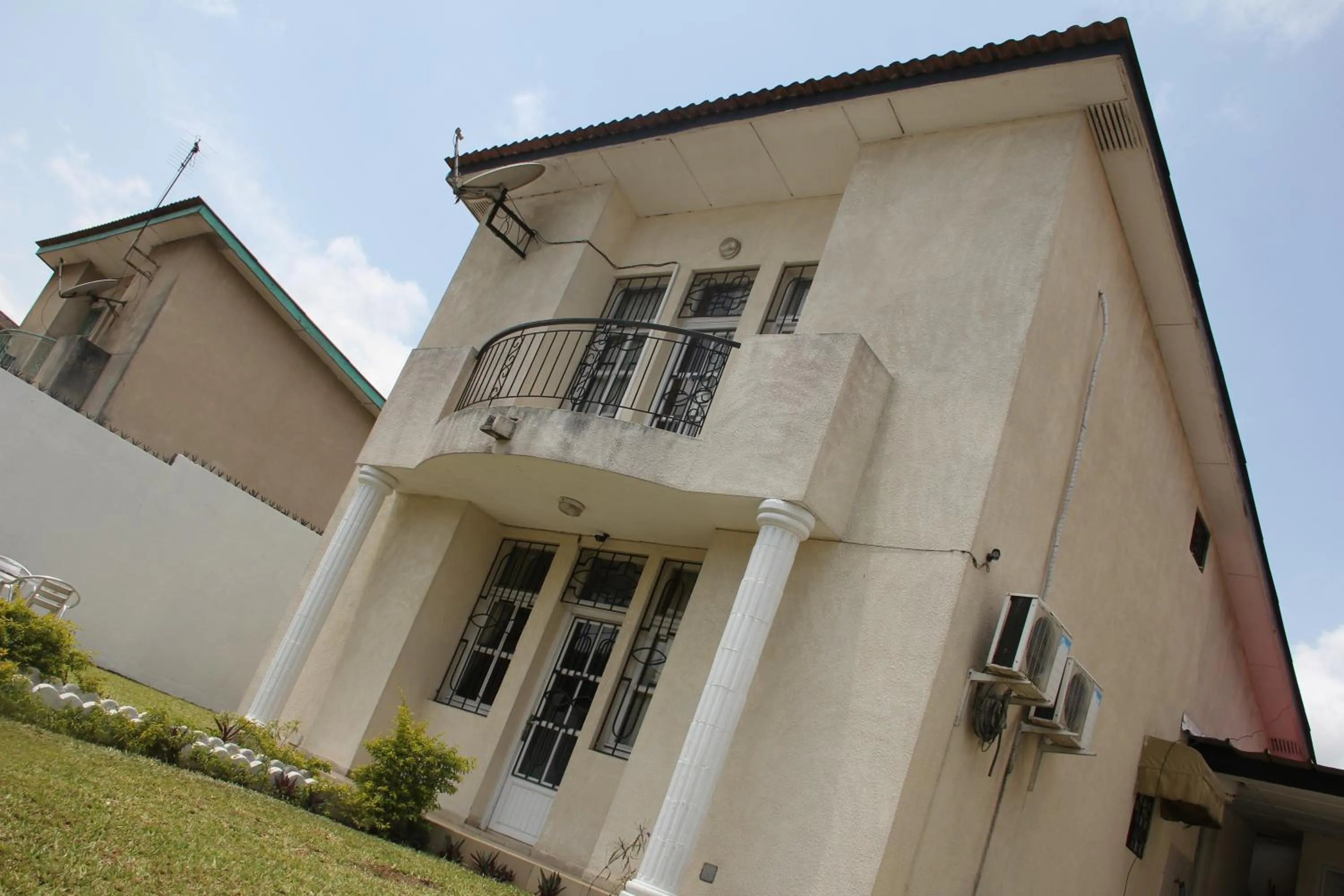 Property building in Residences Hotels Sejours Affaires