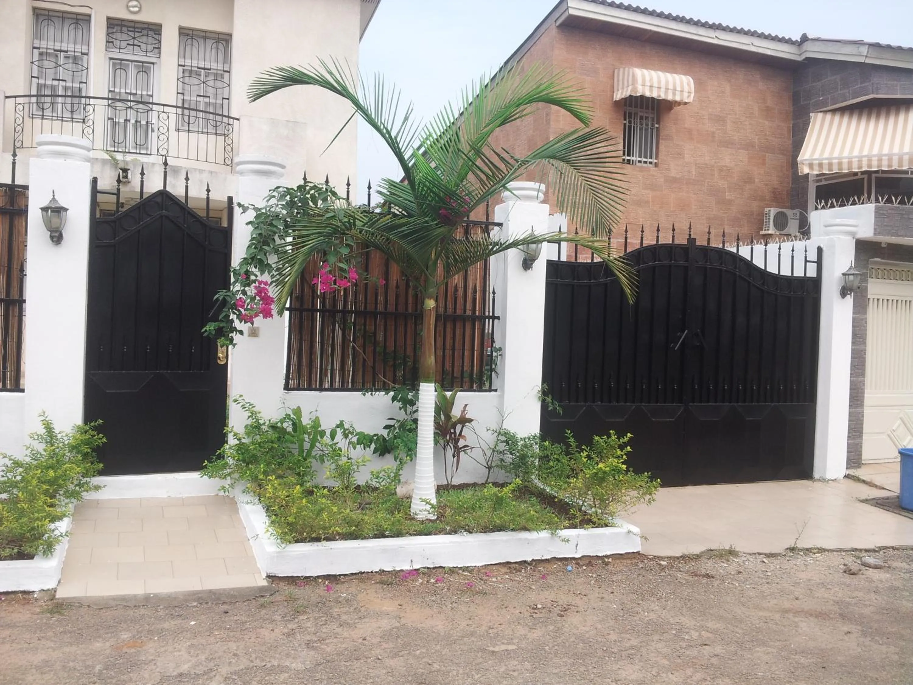 Property building in Residences Hotels Sejours Affaires