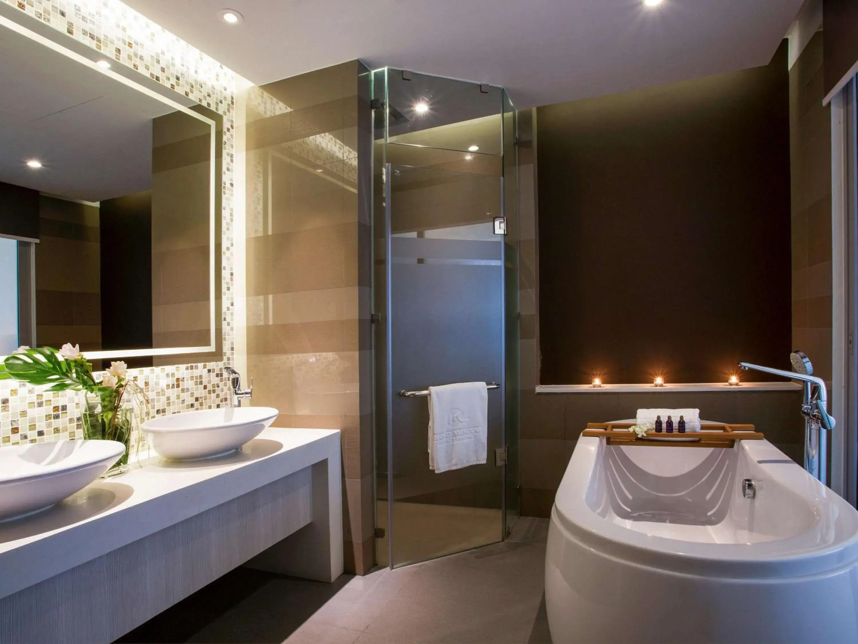 Superior King Suite in Grand Mercure Phuket Patong Superior King Suite in Grand Mercure Phuket Patong