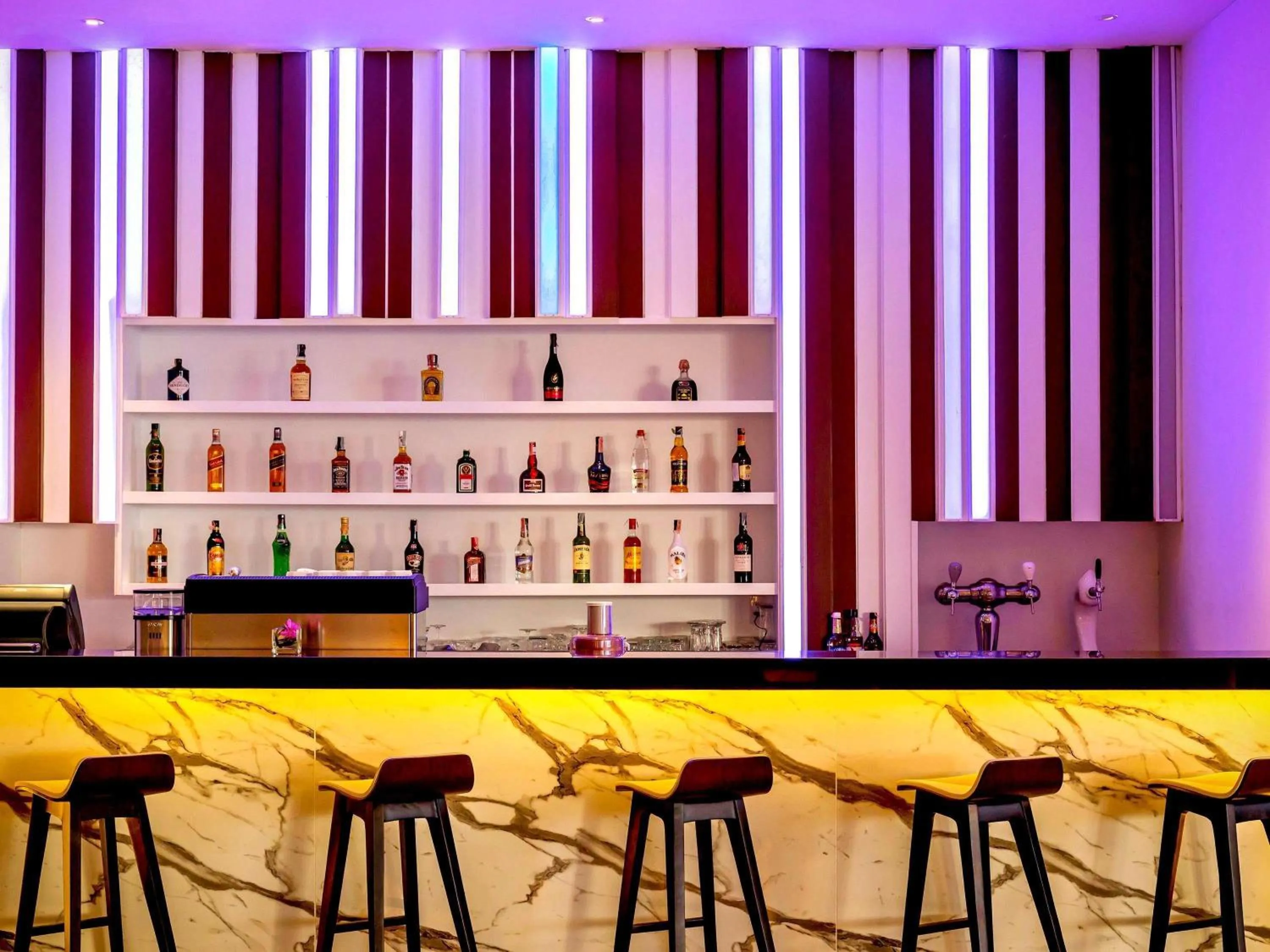 Lounge or bar in Grand Mercure Phuket Patong