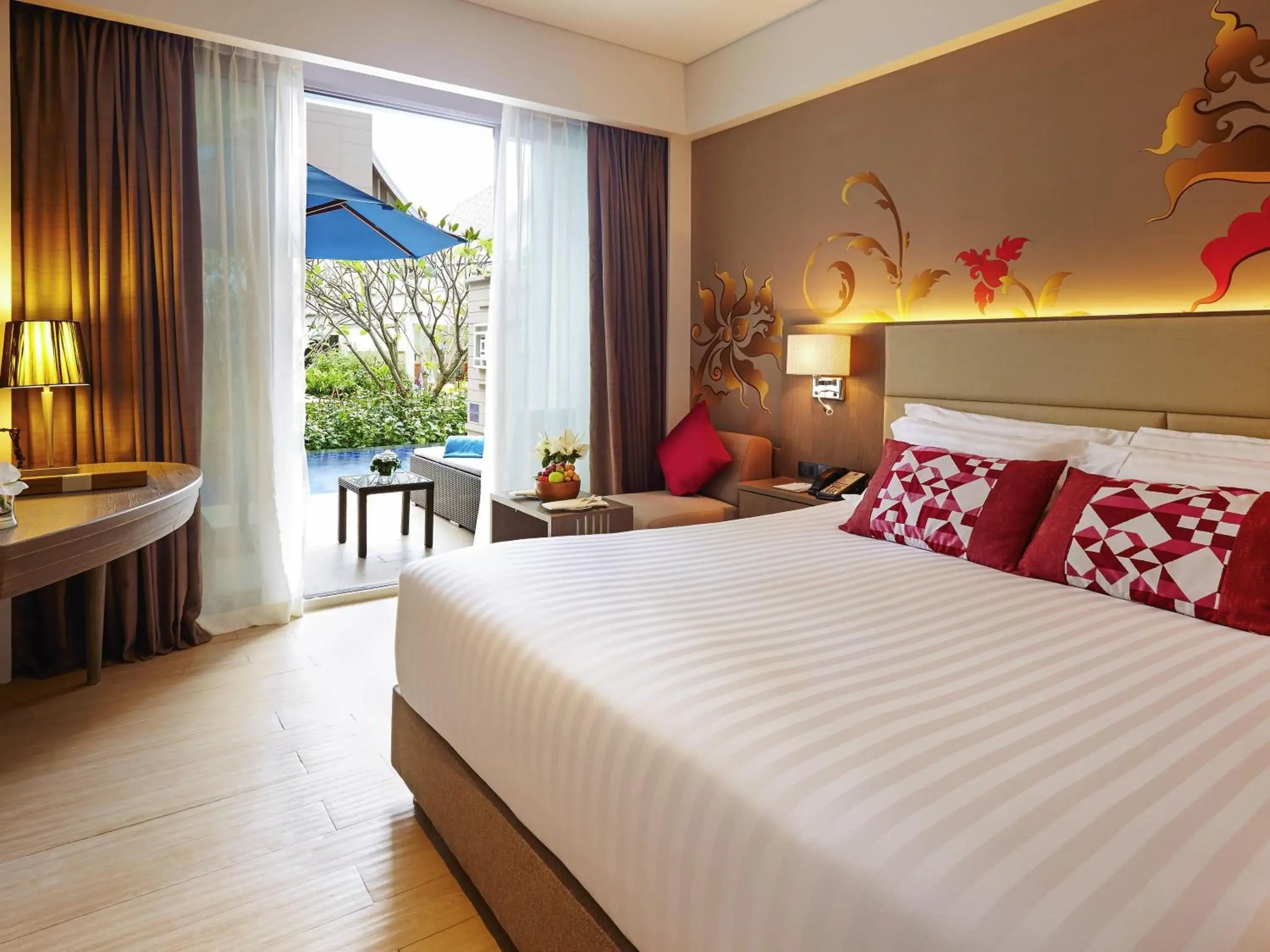 Deluxe King Room with Pool Access in Grand Mercure Phuket Patong Deluxe King Room with Pool Access in Grand Mercure Phuket Patong