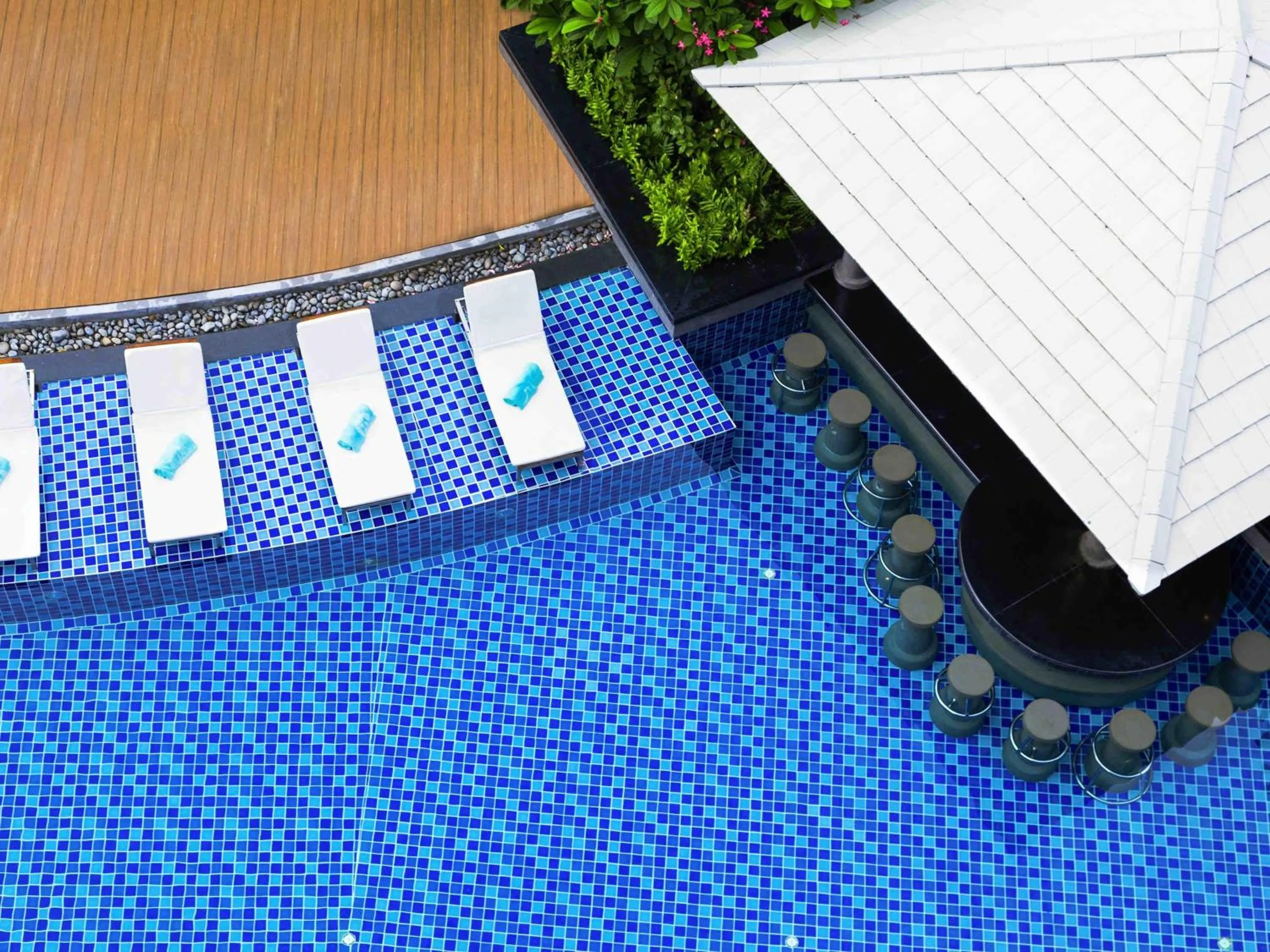 Lounge or bar in Grand Mercure Phuket Patong