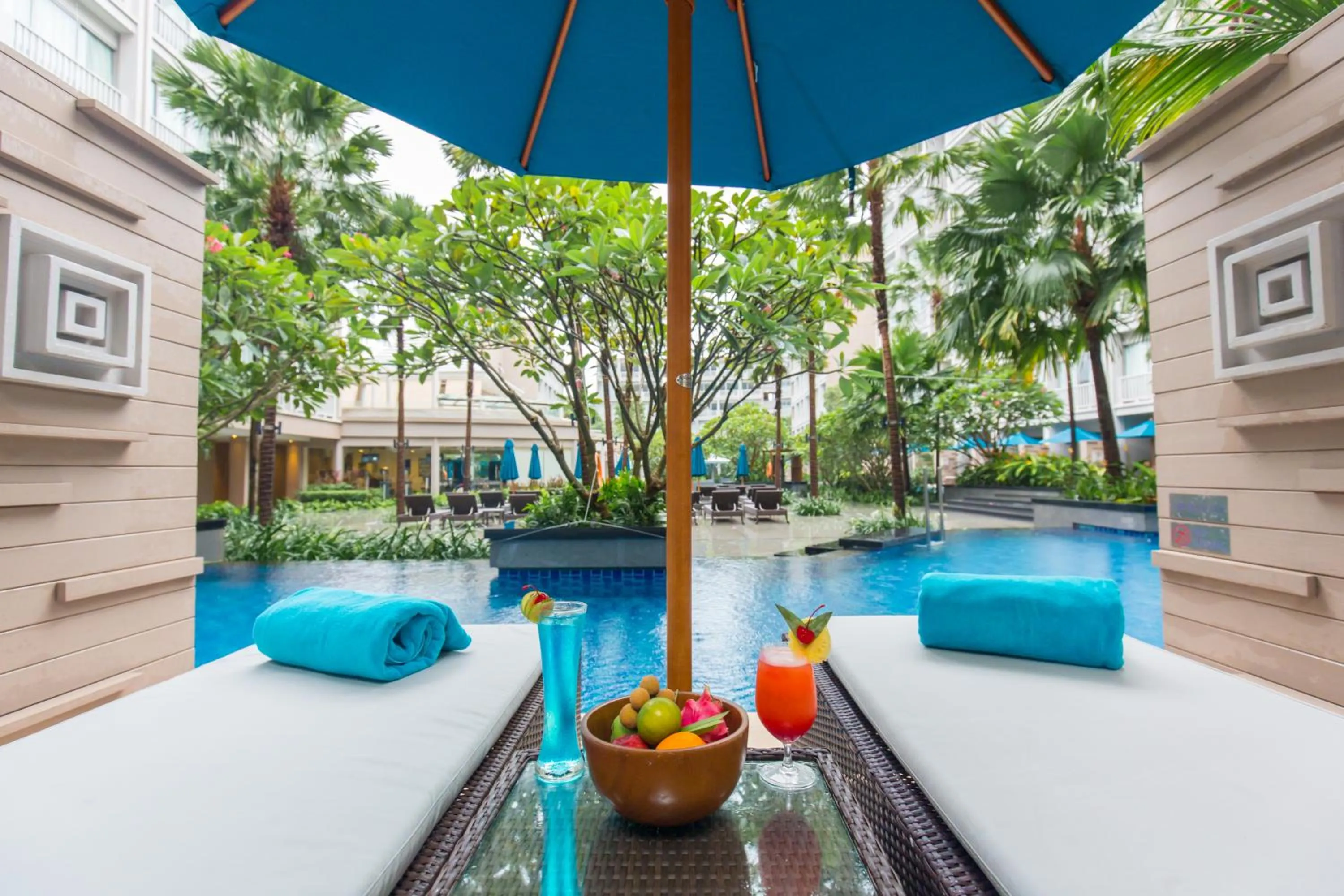 Swimming pool in Grand Mercure Phuket Patong