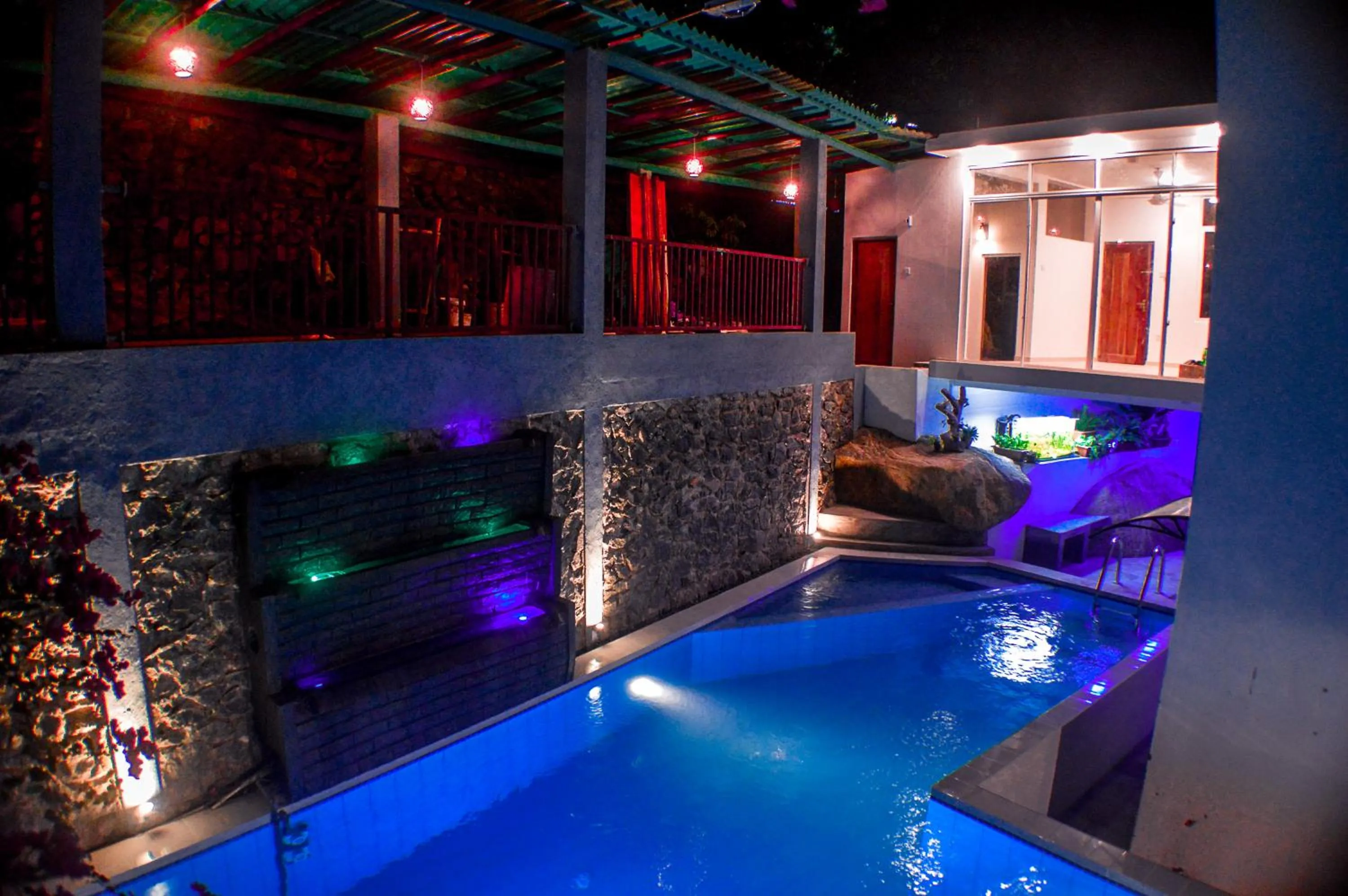 Swimming pool in Villa Baywatch, Rumassala