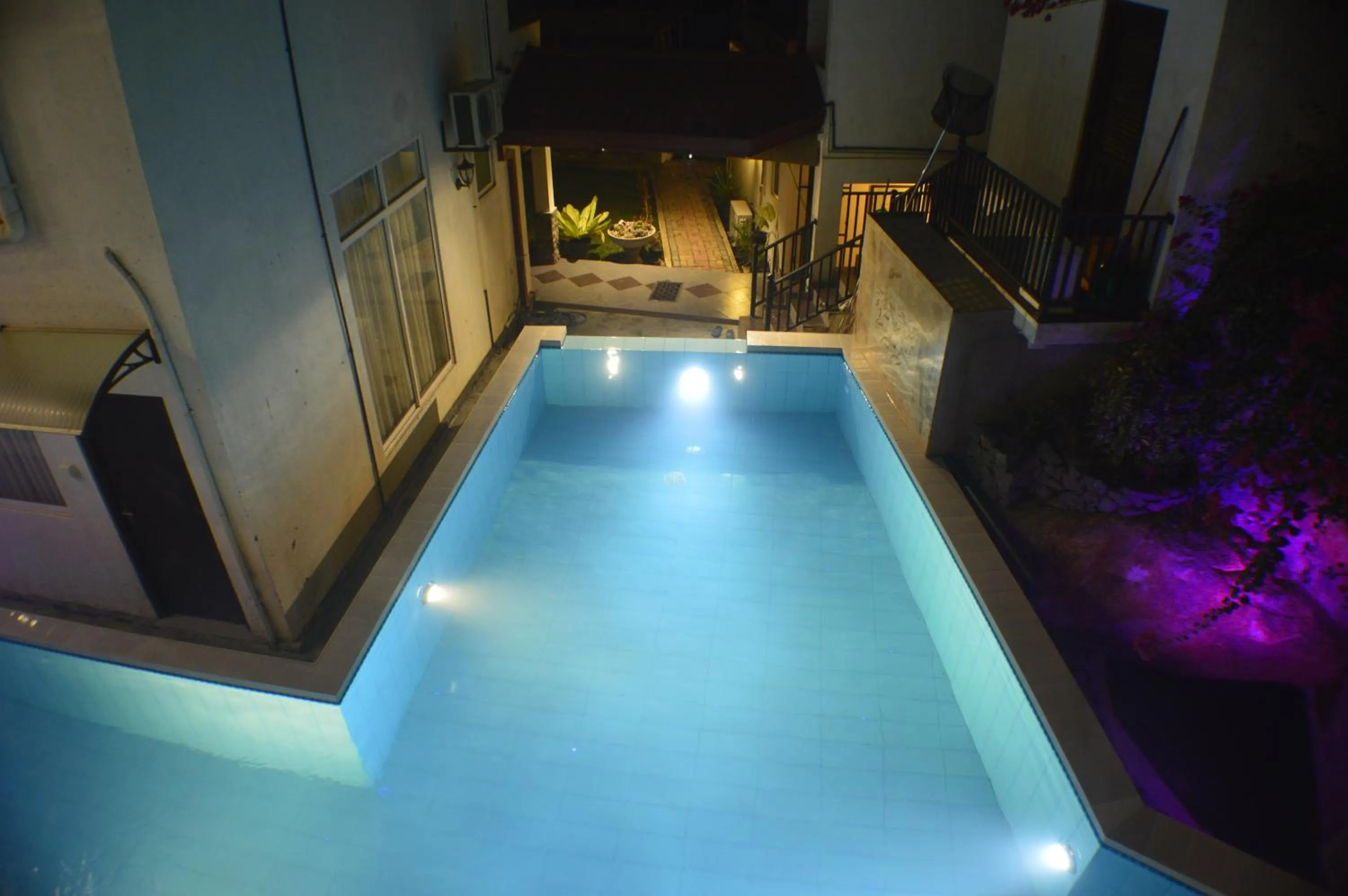 Swimming pool in Villa Baywatch, Rumassala