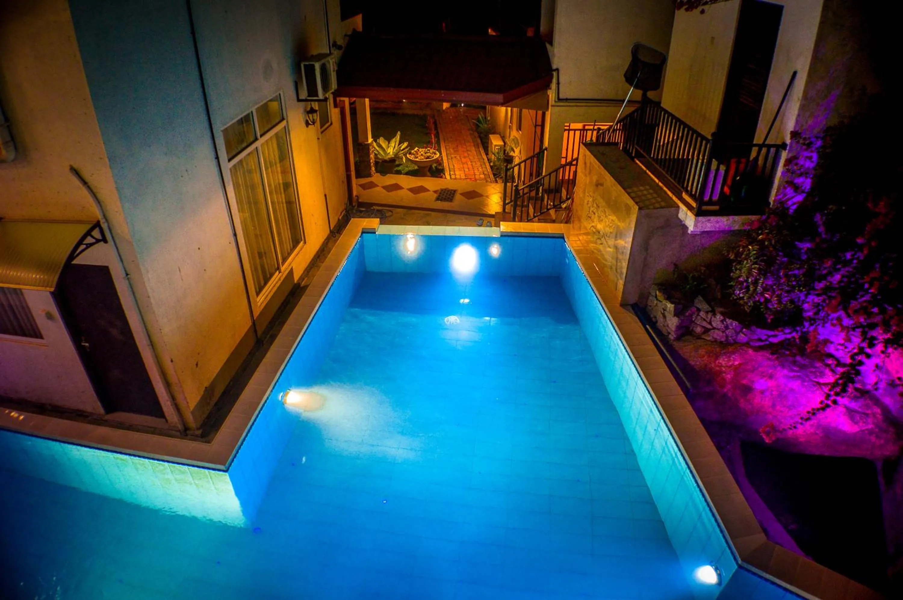 Swimming pool in Villa Baywatch, Rumassala