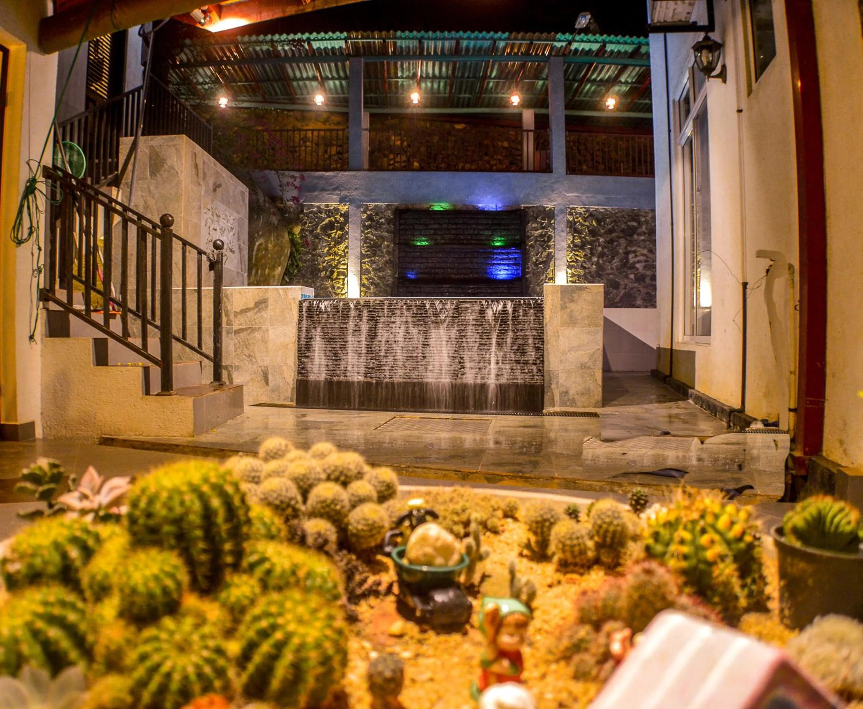 Swimming pool in Villa Baywatch, Rumassala
