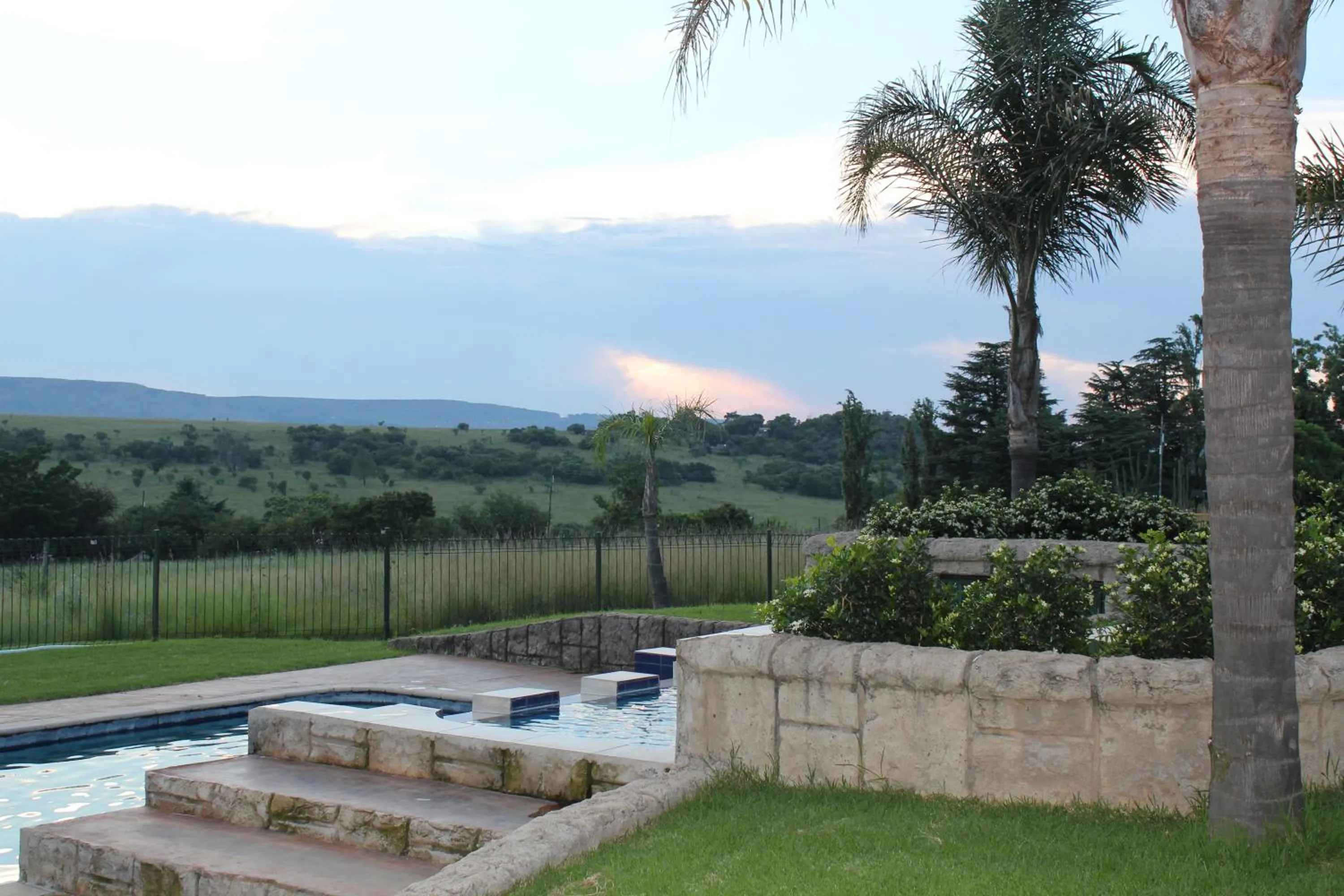 Pool view in Country Park Guest House - Muldersdrift