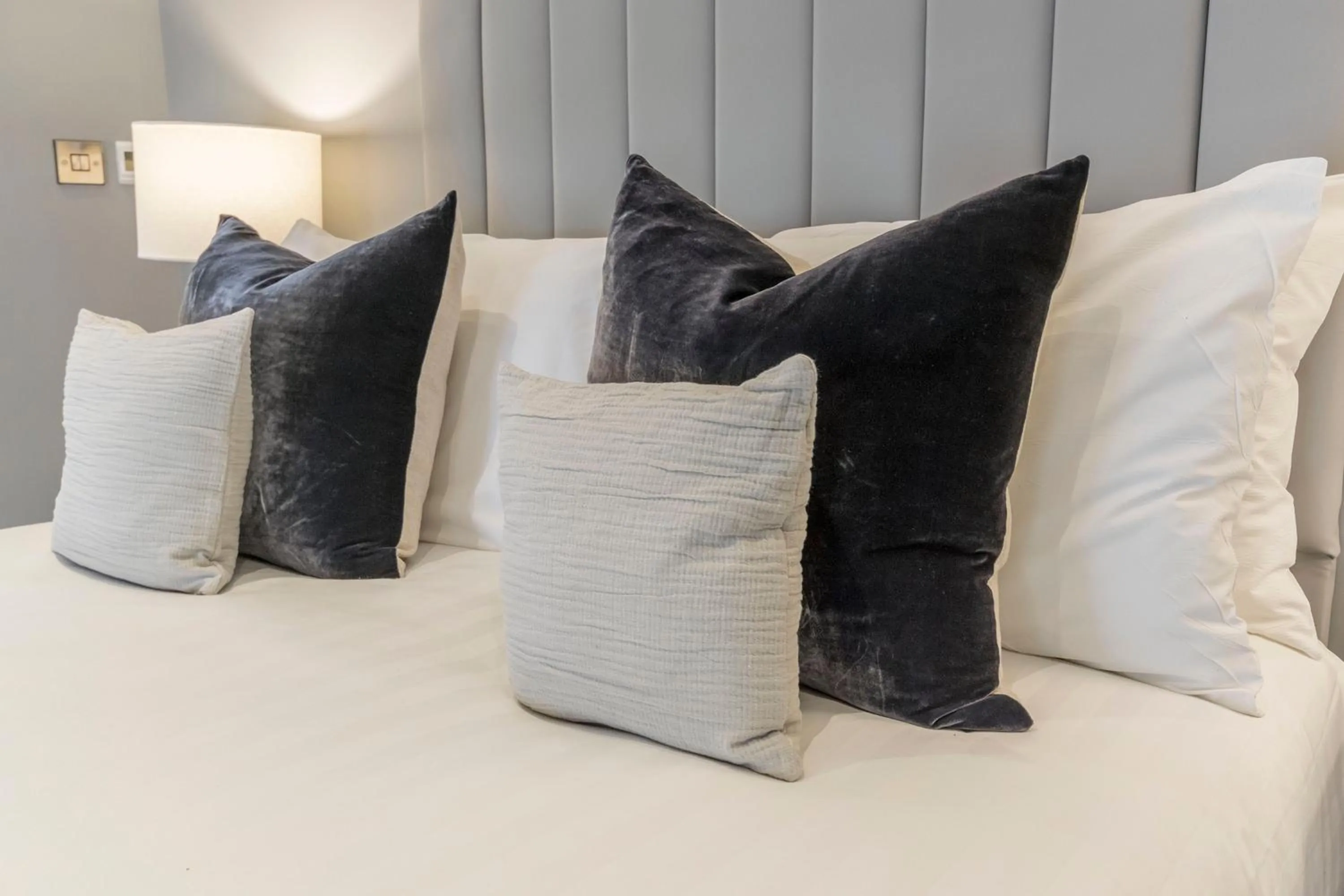 Bedroom, Bed in The Old School Room - The Lace Market