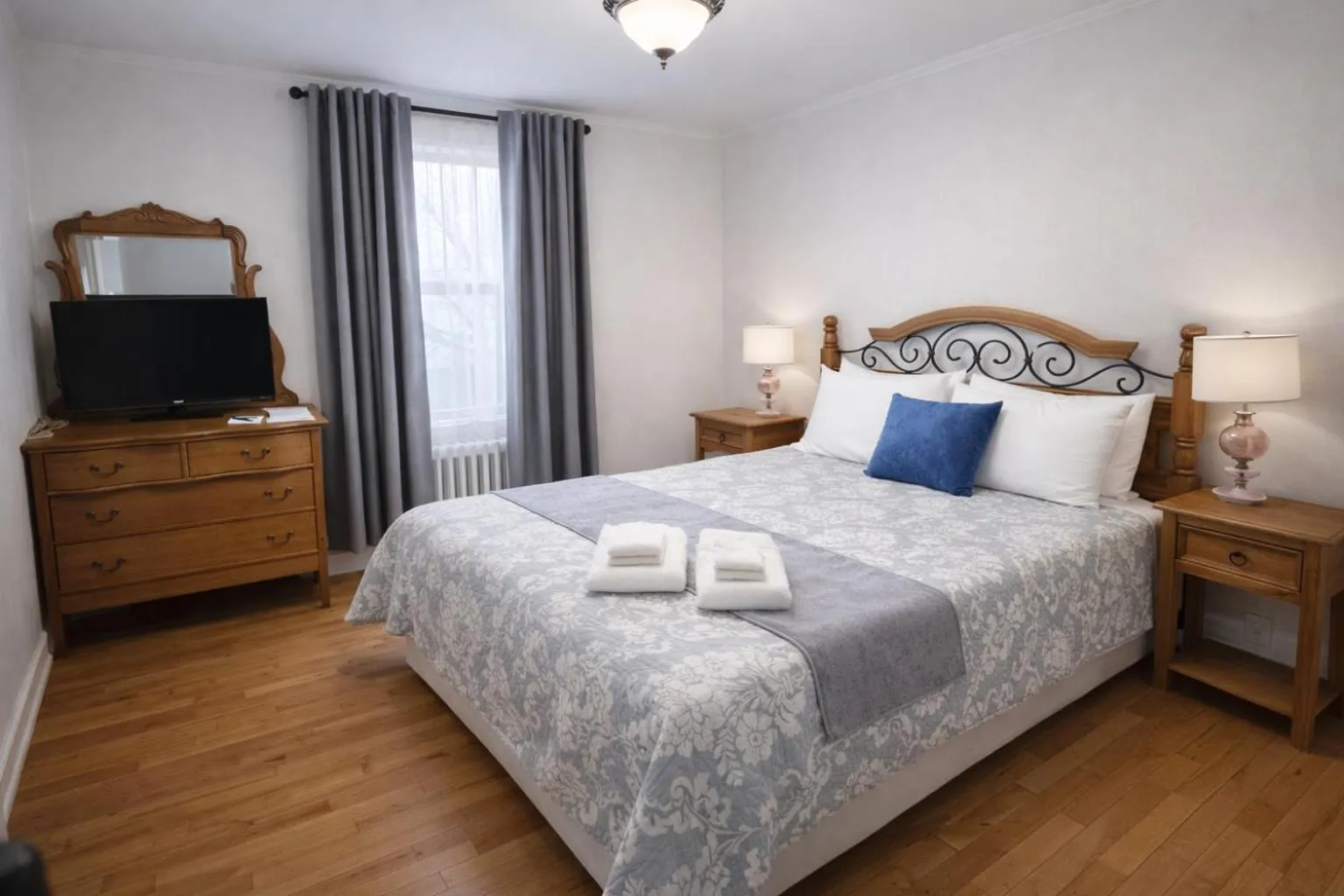 Bedroom, Bed in Auberge L'Orpailleur