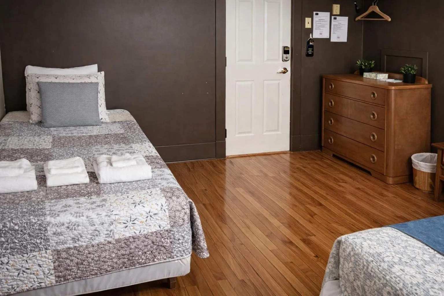 Bed in Auberge L'Orpailleur