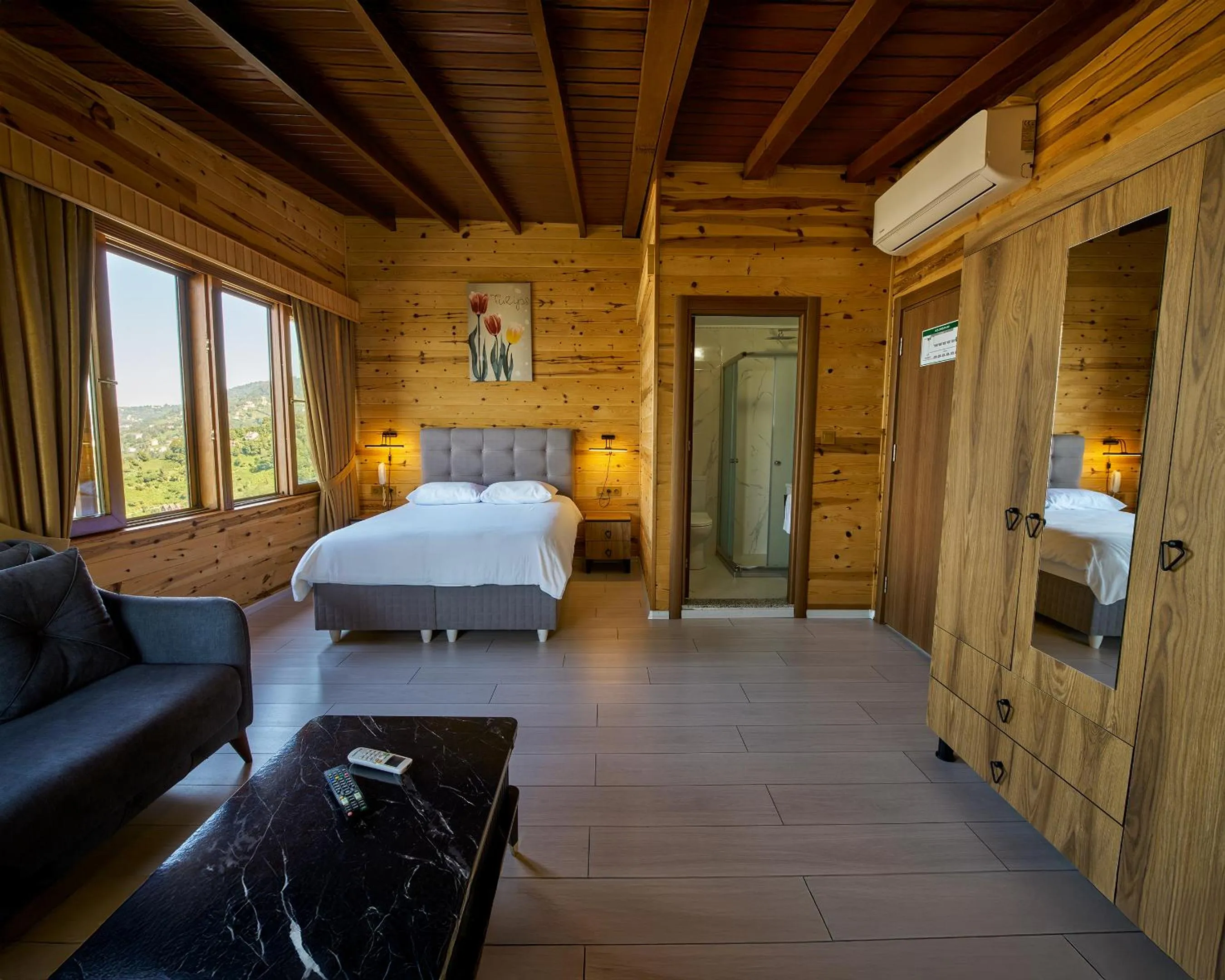 Photo of the whole room, Bed in Sarı Köşk Hotel