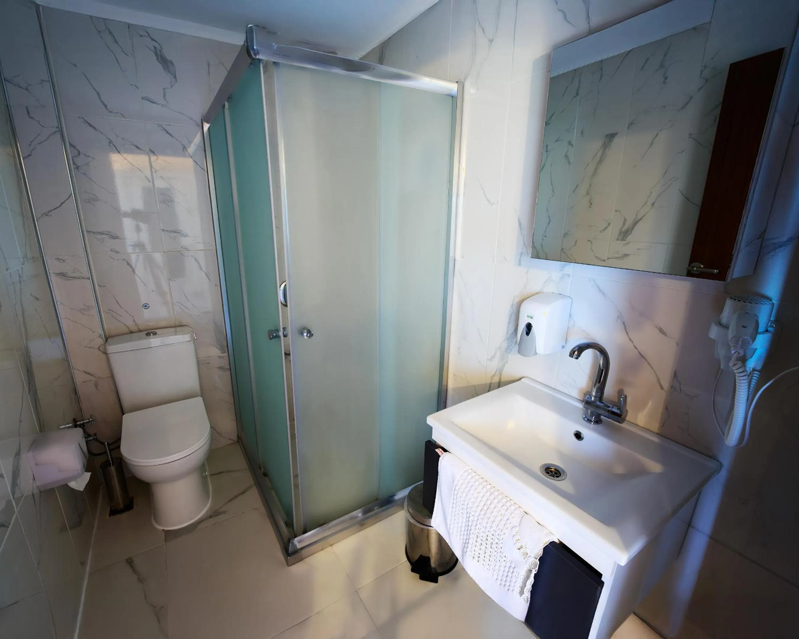 Shower in Sarı Köşk Hotel