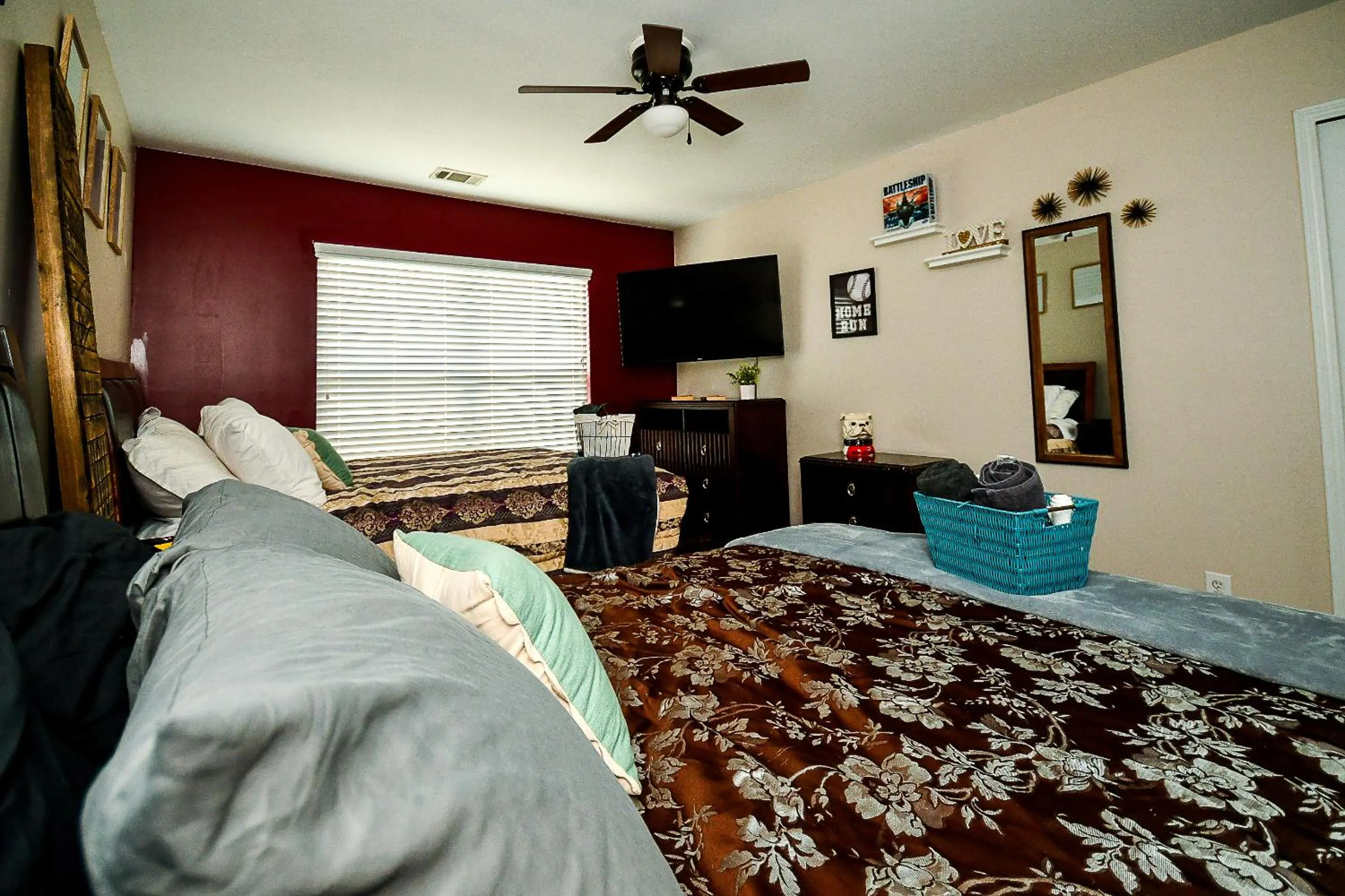 Bedroom, Bed in 4 - Bed home with Cali King Bed, 12 mins to DTWN