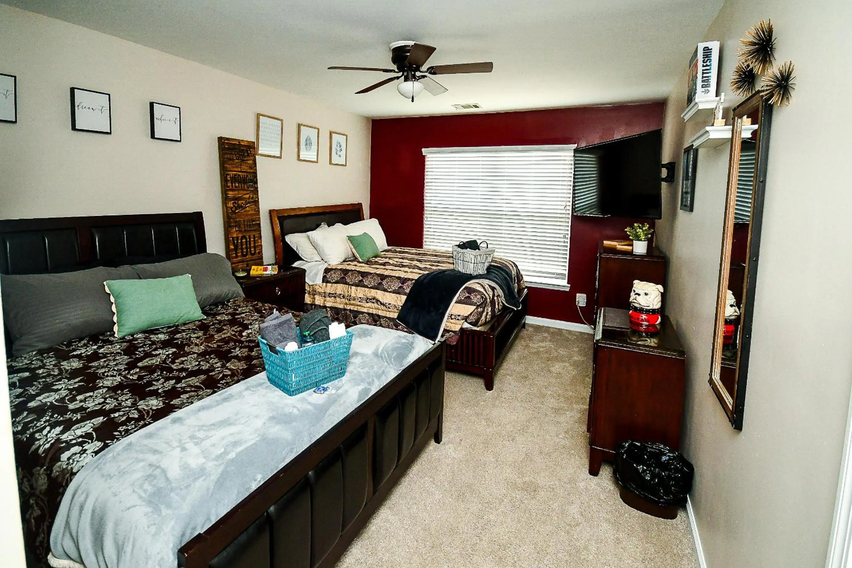 Bedroom, Bed in 4 - Bed home with Cali King Bed, 12 mins to DTWN