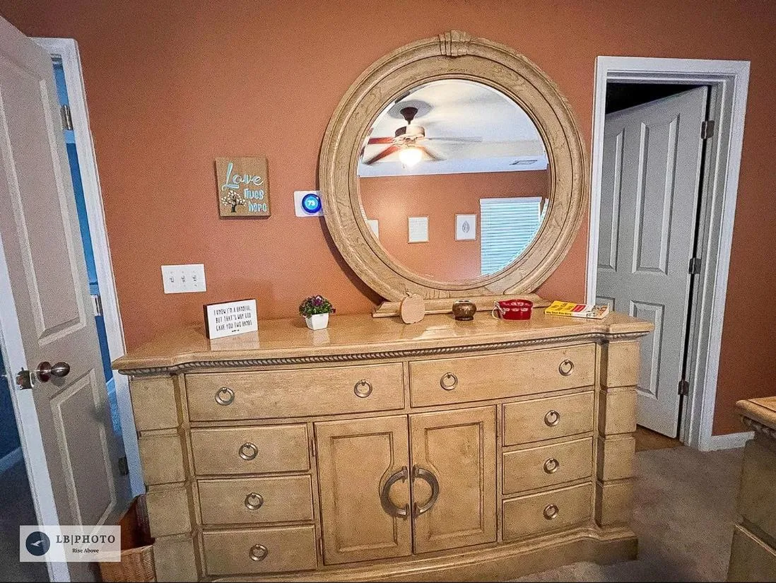 Bedroom in 4 - Bed home with Cali King Bed, 12 mins to DTWN