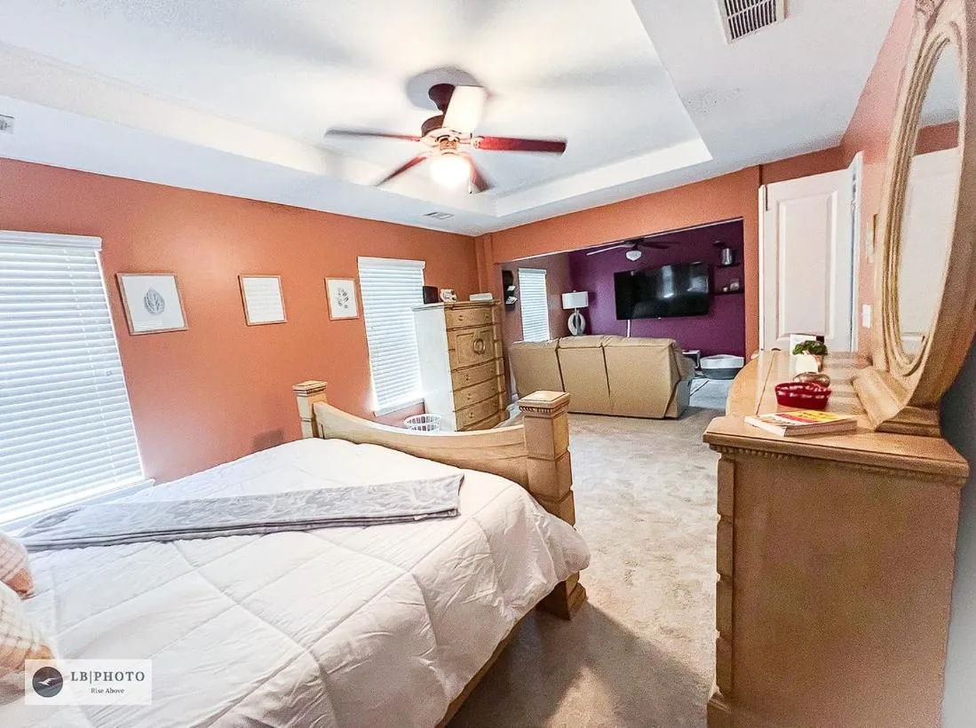 Bed in 4 - Bed home with Cali King Bed, 12 mins to DTWN