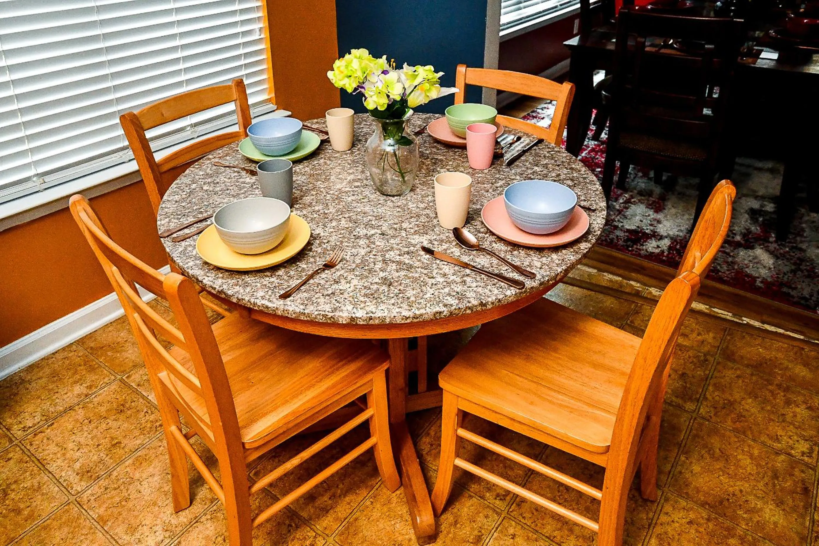 Dinner in 4 - Bed home with Cali King Bed, 12 mins to DTWN