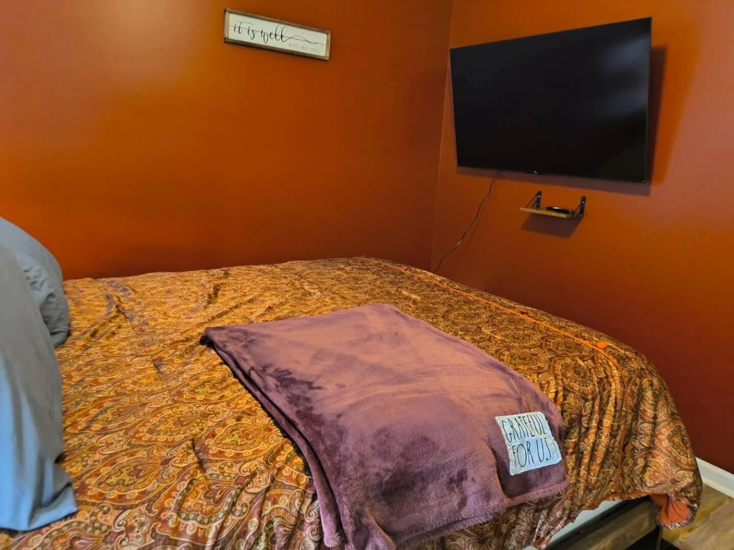 Bedroom, Bed in 4 - Bed home with Cali King Bed, 12 mins to DTWN