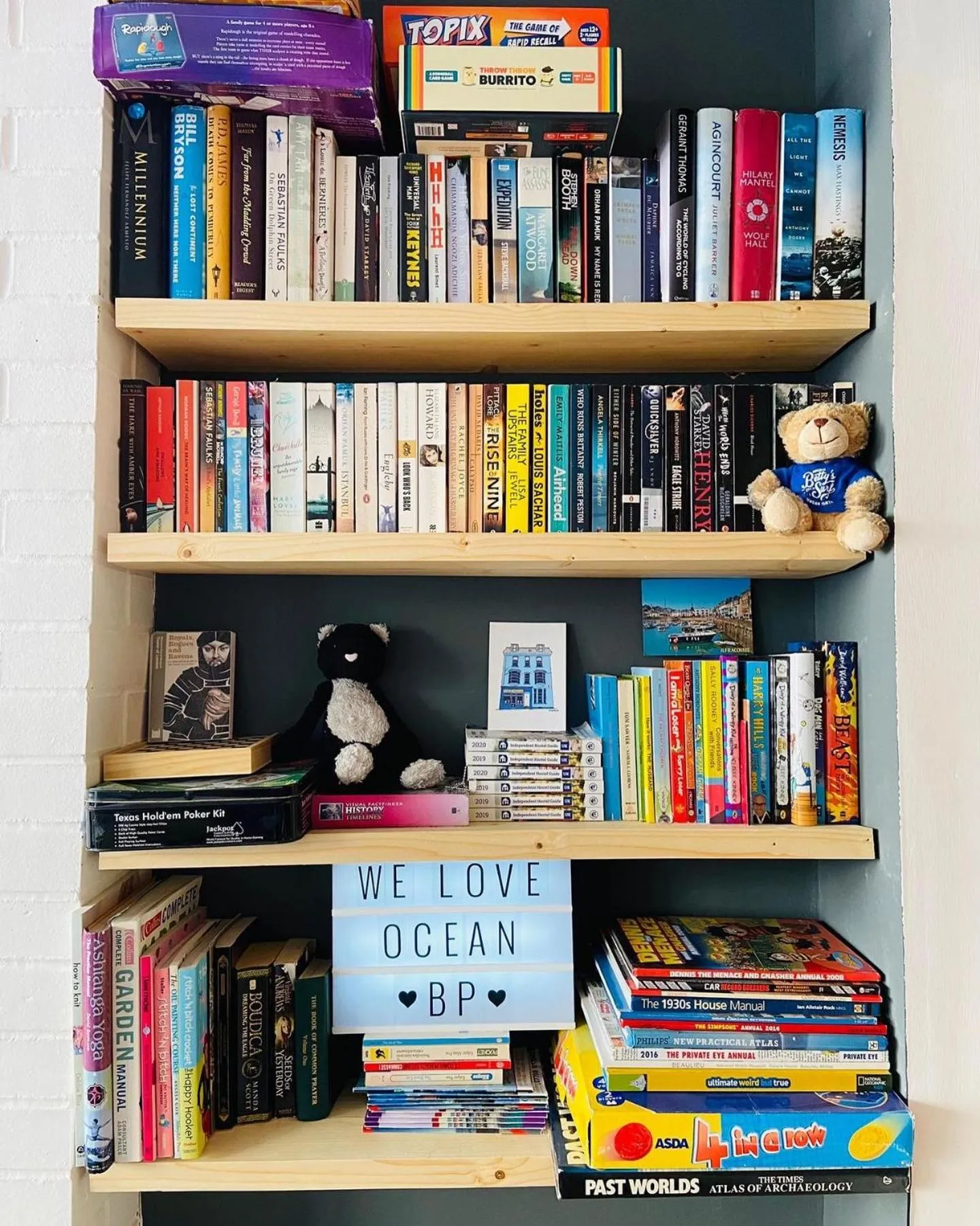 Library in Ocean Backpackers self-catering hostel