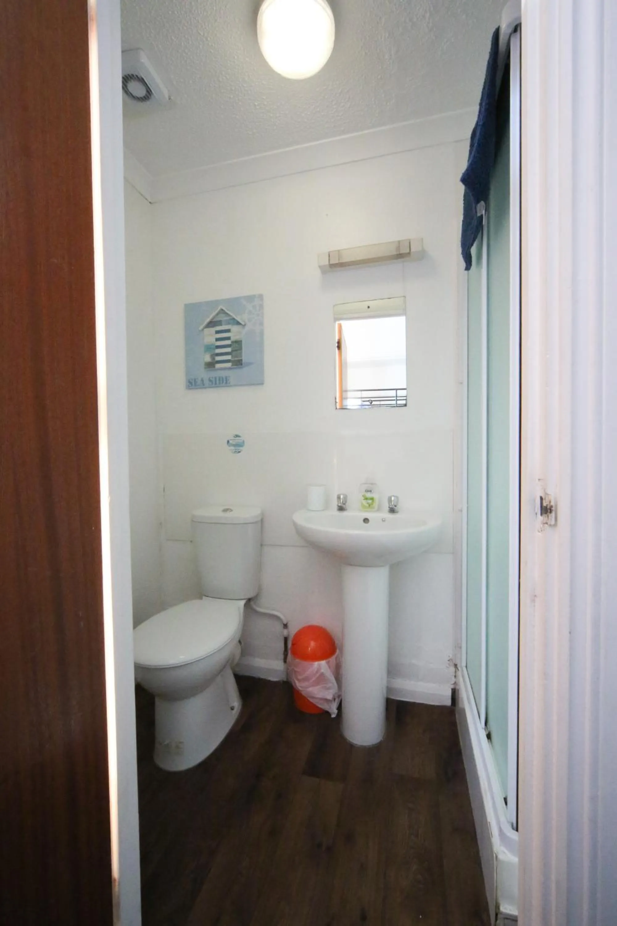 Bathroom in Ocean Backpackers self-catering hostel
