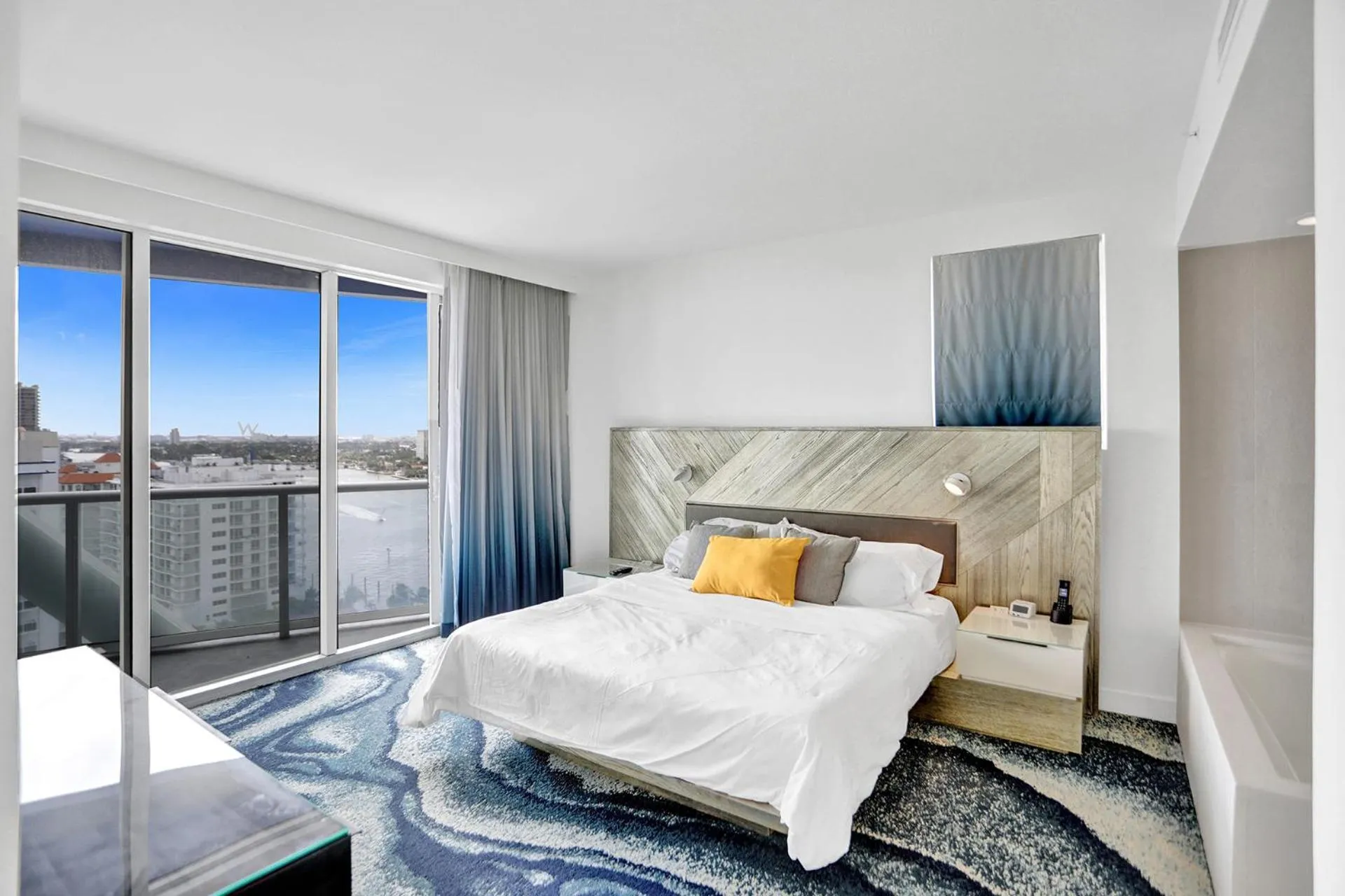 Bed in W Fort Lauderdale