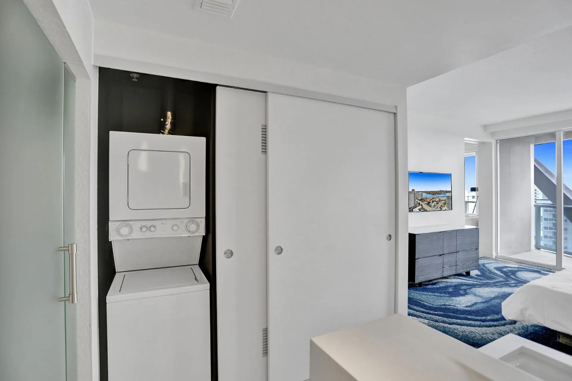 Bed in W Fort Lauderdale