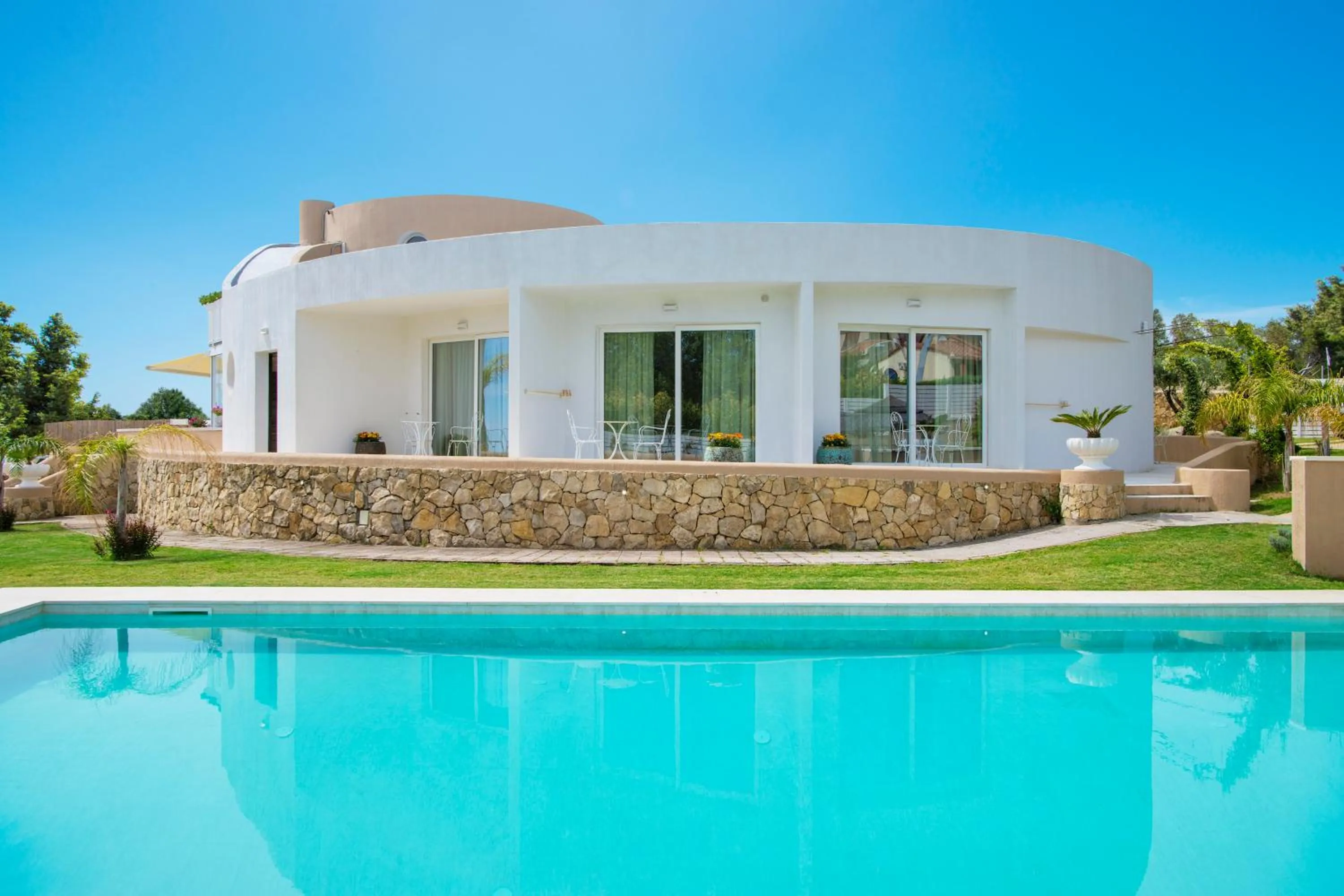 Swimming pool in Villa Escargot Luxury in Costa Rei Beach