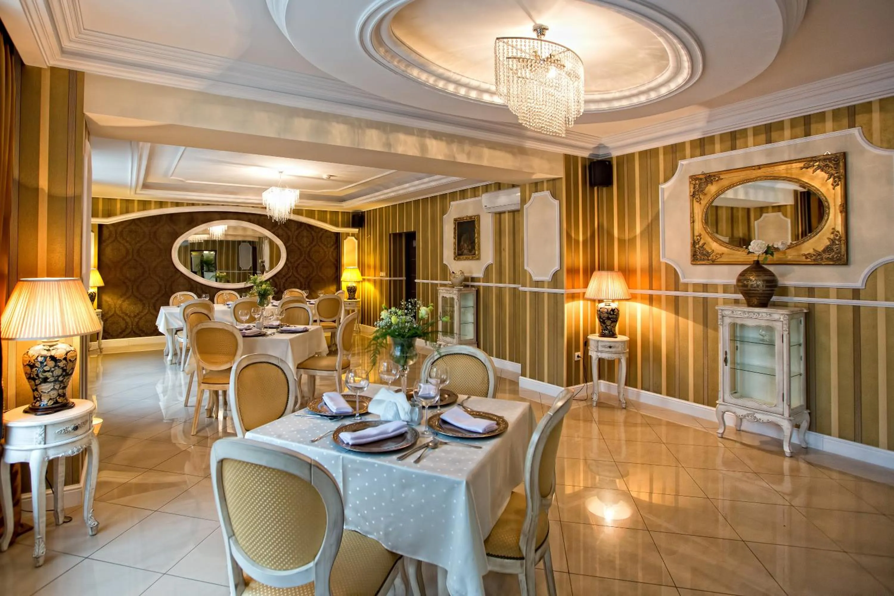 Restaurant/places to eat in Hotel Gold