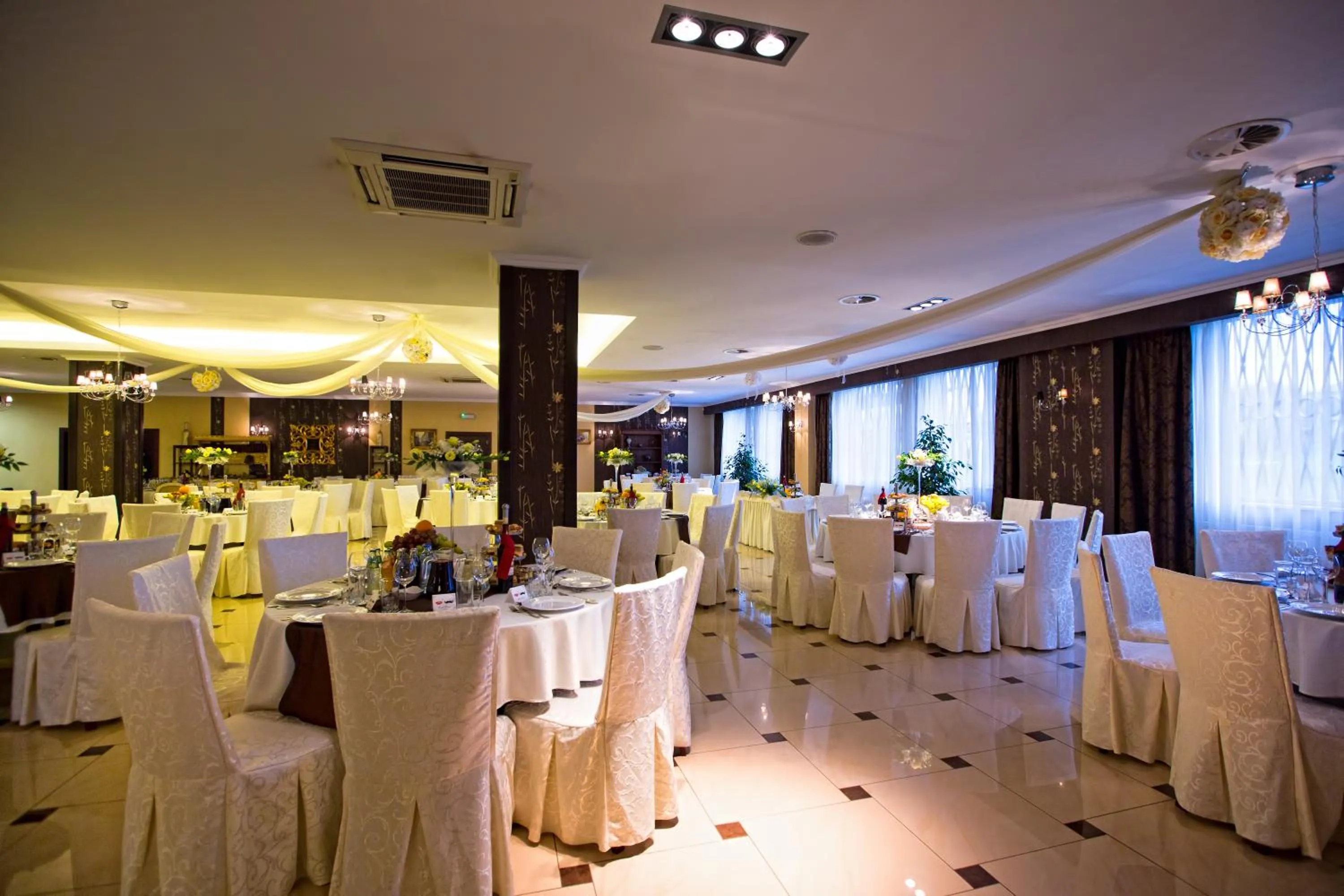 Restaurant/places to eat in Hotel Gold