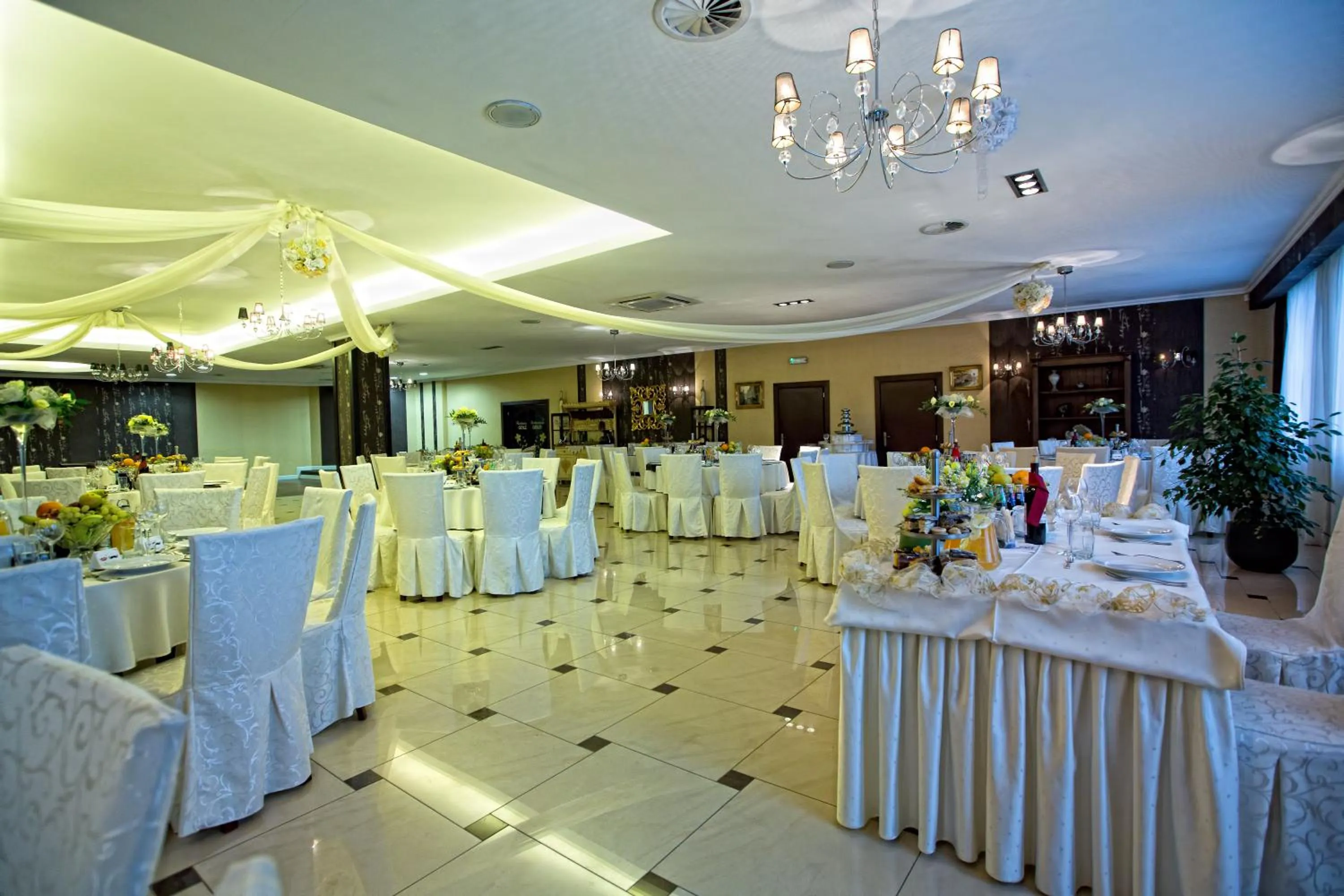 Restaurant/places to eat in Hotel Gold