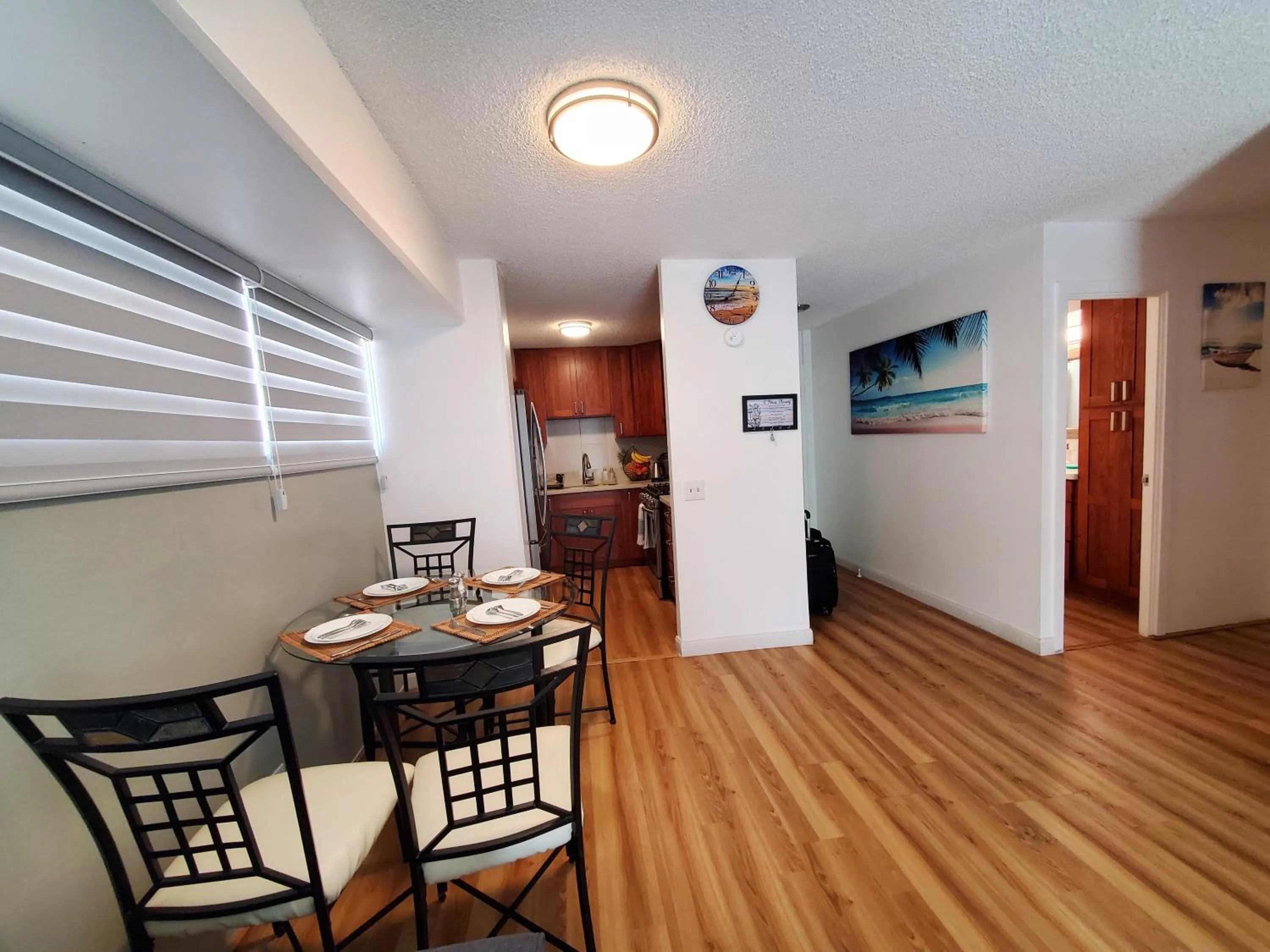 Living room in Cozy 2beds,2baths, free parking at Waikiki Beach