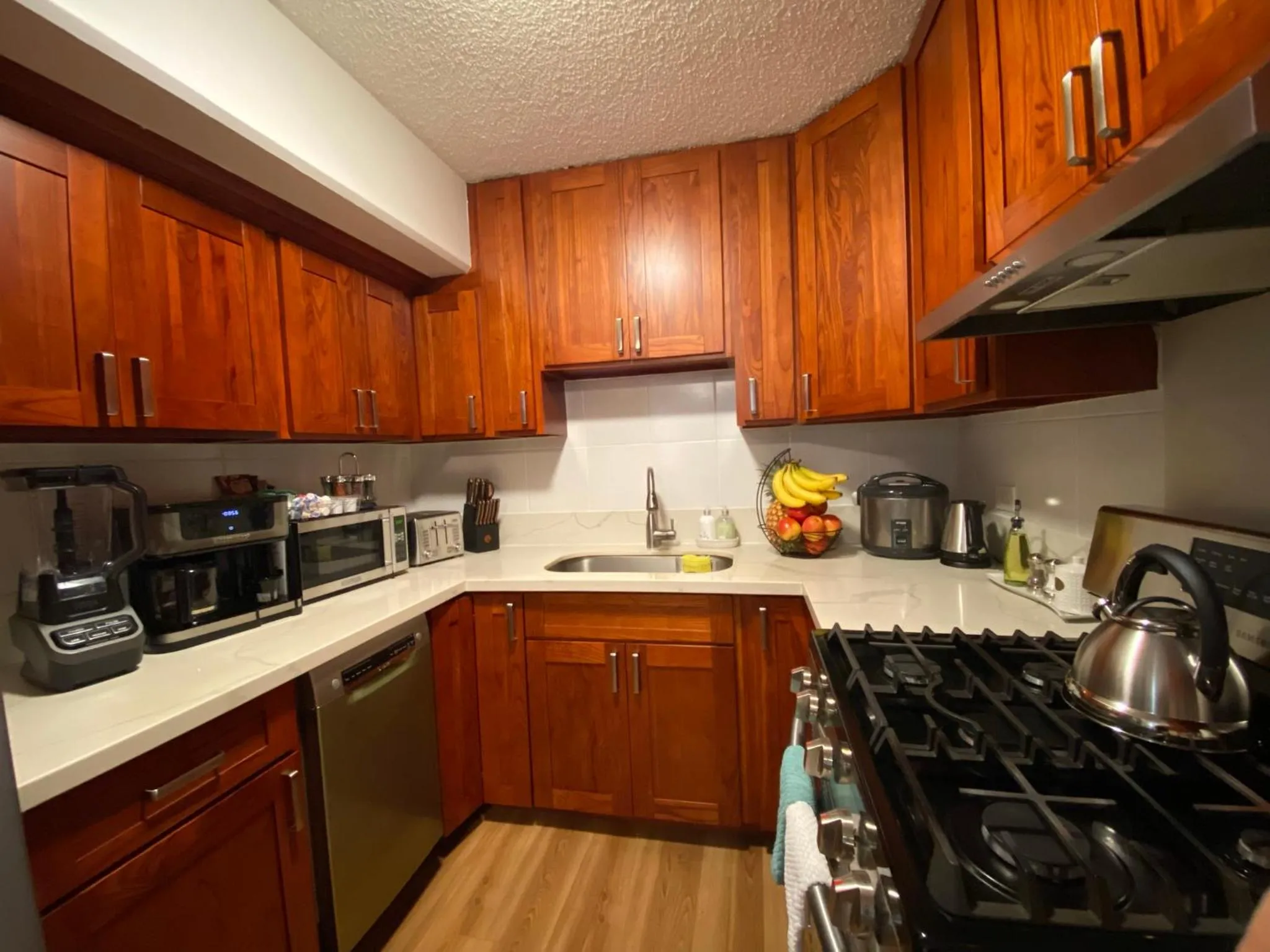 Kitchen or kitchenette in Cozy 2beds,2baths, free parking at Waikiki Beach
