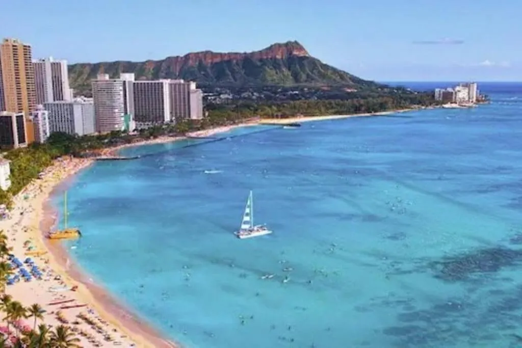 Beach in Cozy 2beds,2baths, free parking at Waikiki Beach