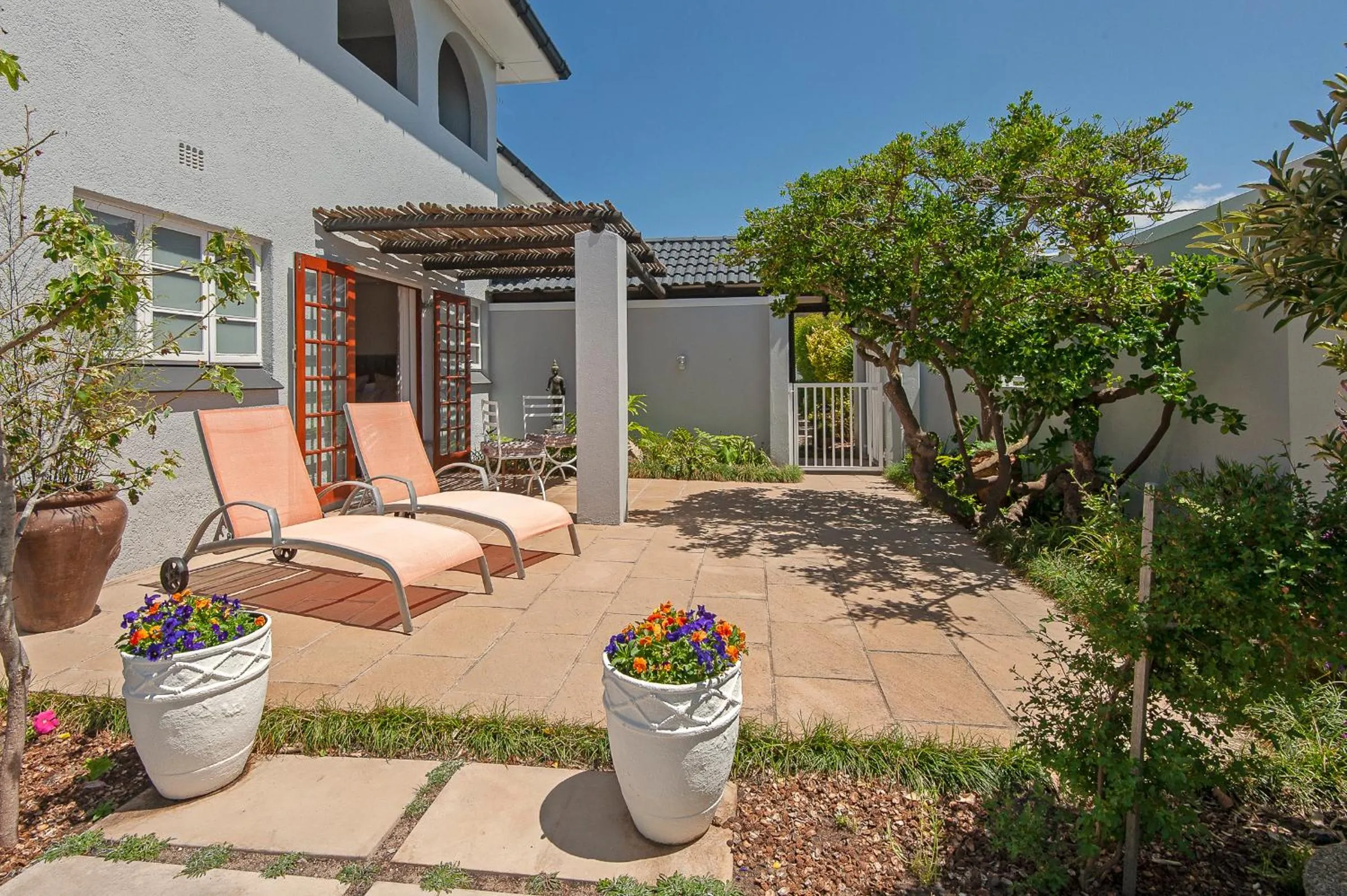 Property building in Villa Venusta Luxury Guesthouse - Solar Power