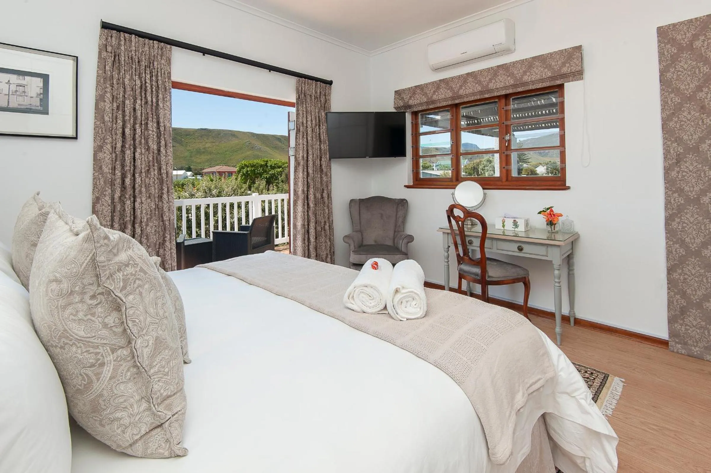 Bed in Villa Venusta Luxury Guesthouse - Solar Power