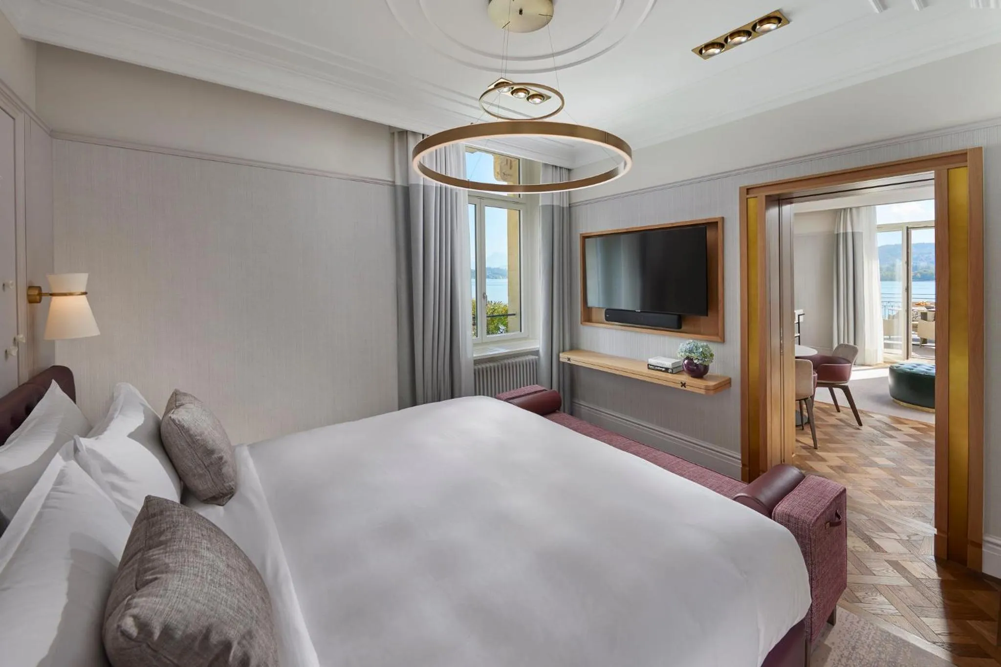 Photo of the whole room, Bed in Mandarin Oriental Palace, Luzern