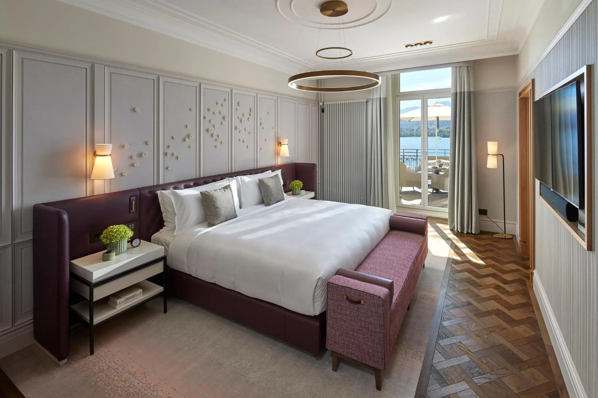 Bedroom, Bed in Mandarin Oriental Palace, Luzern