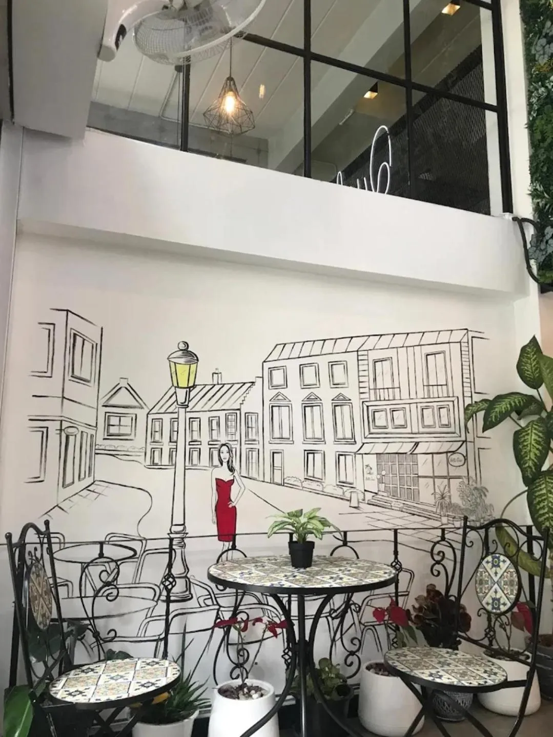 Decorative detail in Bella Ciao