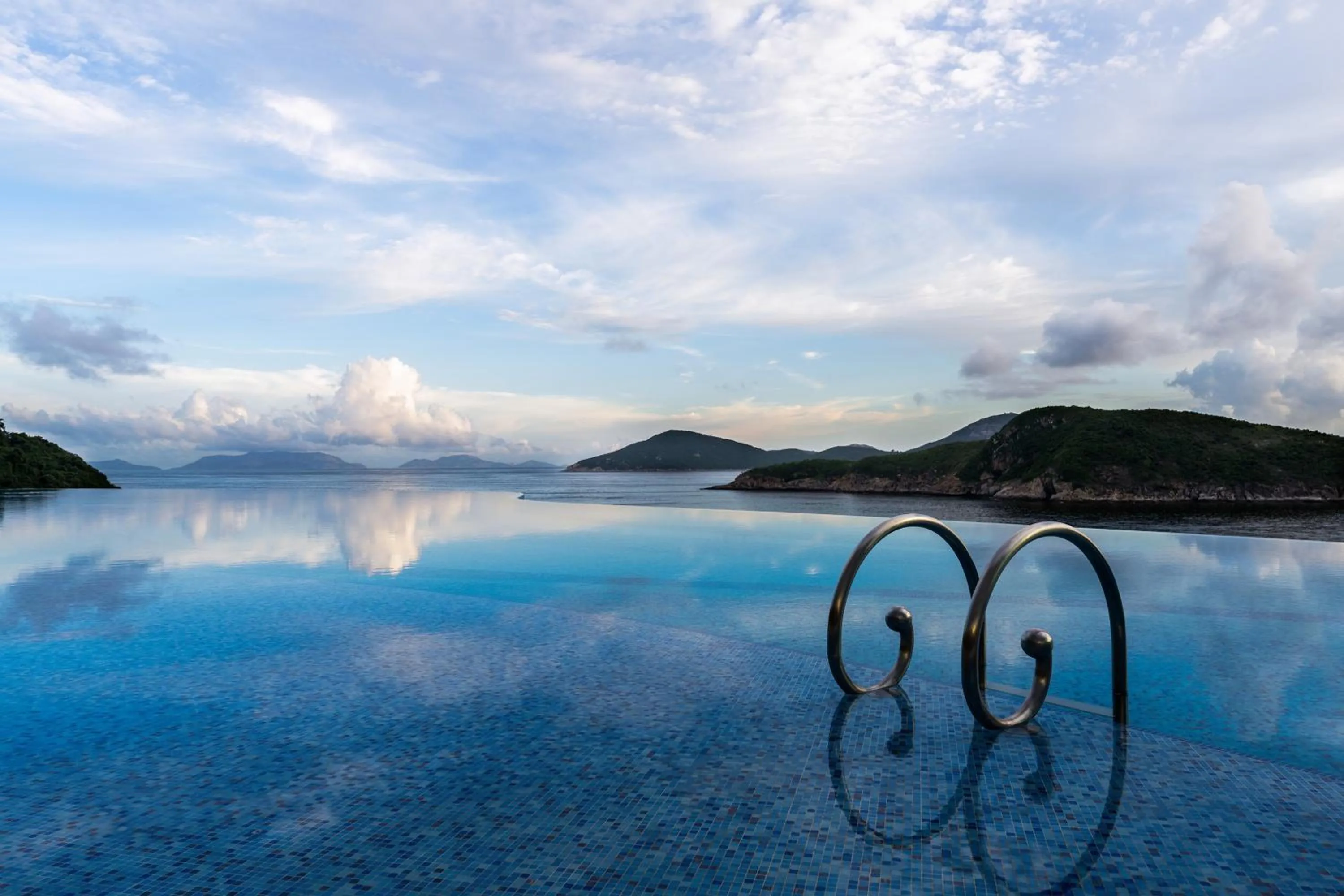 Swimming pool in The Fullerton Ocean Park Hotel Hong Kong